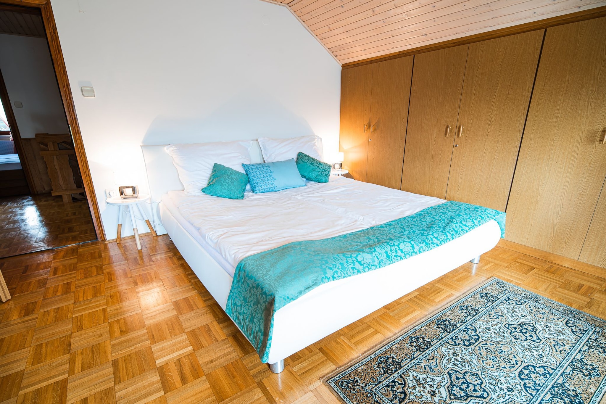 Idyllic Mountain Getaway Holiday Home - Two Bedroom Holiday Home-Chambre