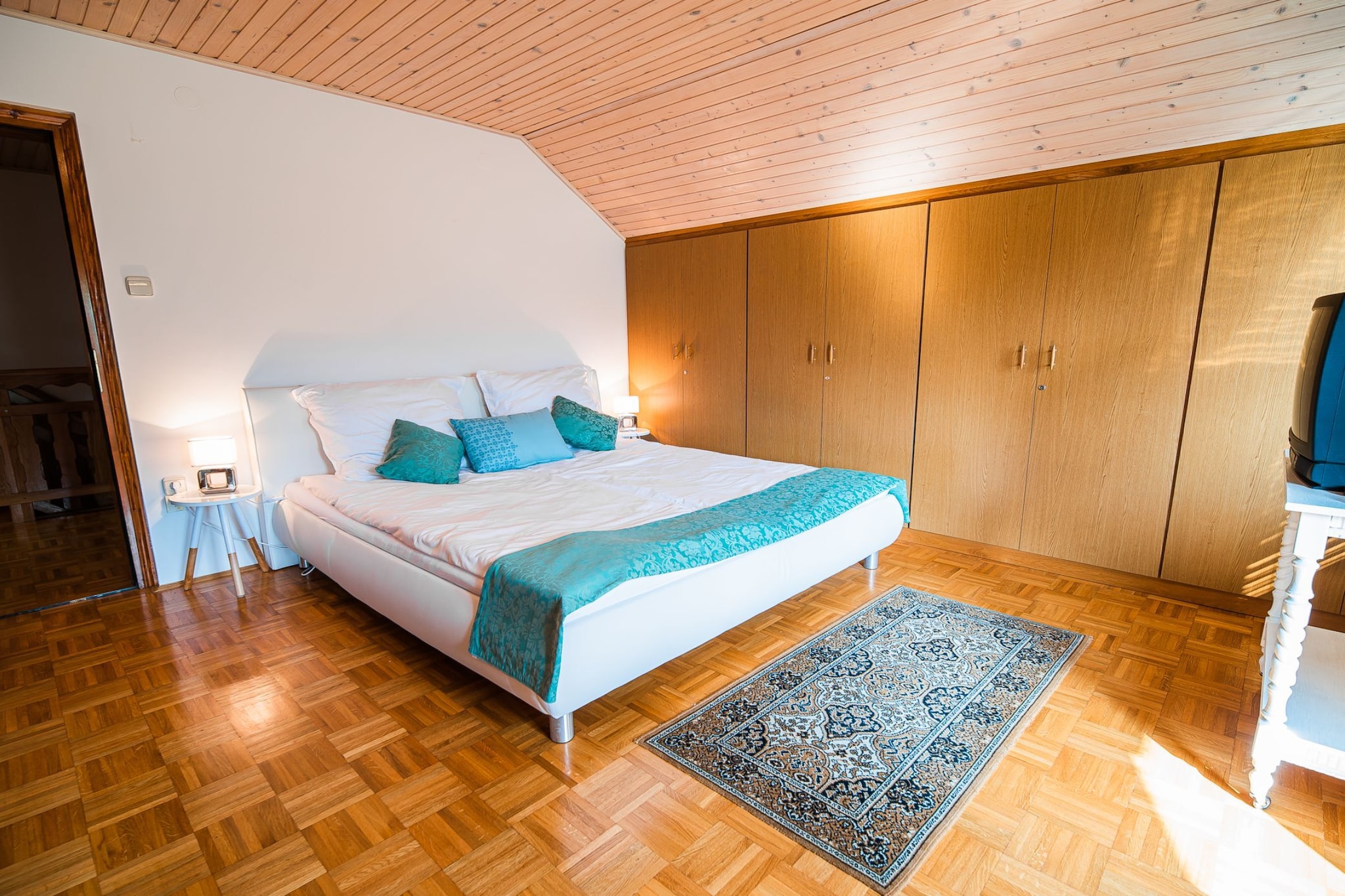 Idyllic Mountain Getaway Holiday Home - Two Bedroom Holiday Home-Chambre
