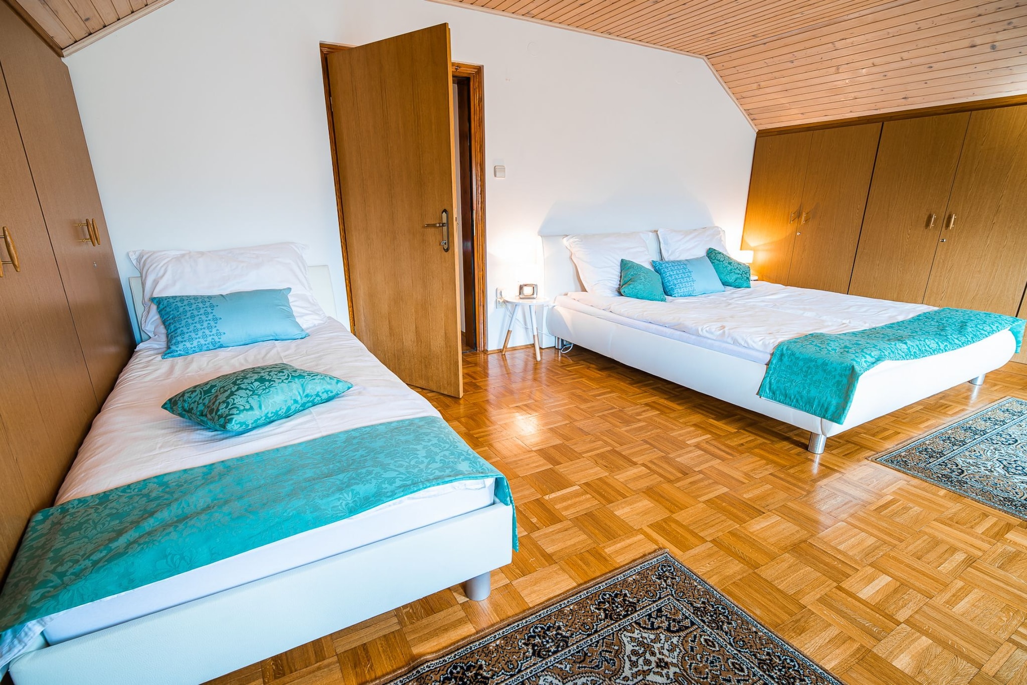 Idyllic Mountain Getaway Holiday Home - Two Bedroom Holiday Home-Chambre