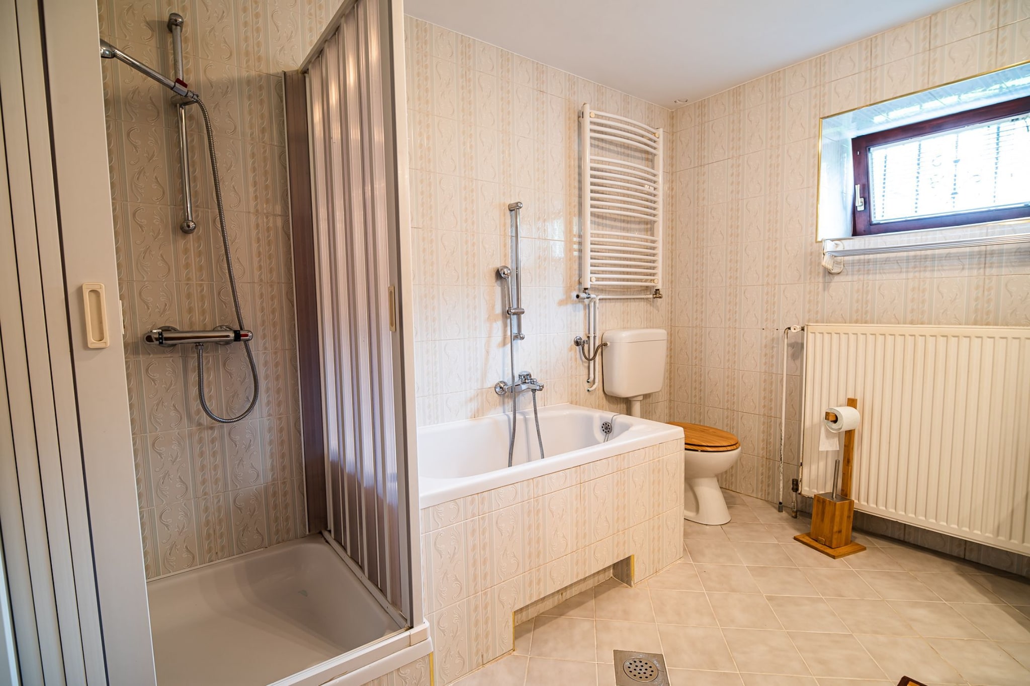 Idyllic Mountain Getaway Holiday Home - Two Bedroom Holiday Home-Salle de bain