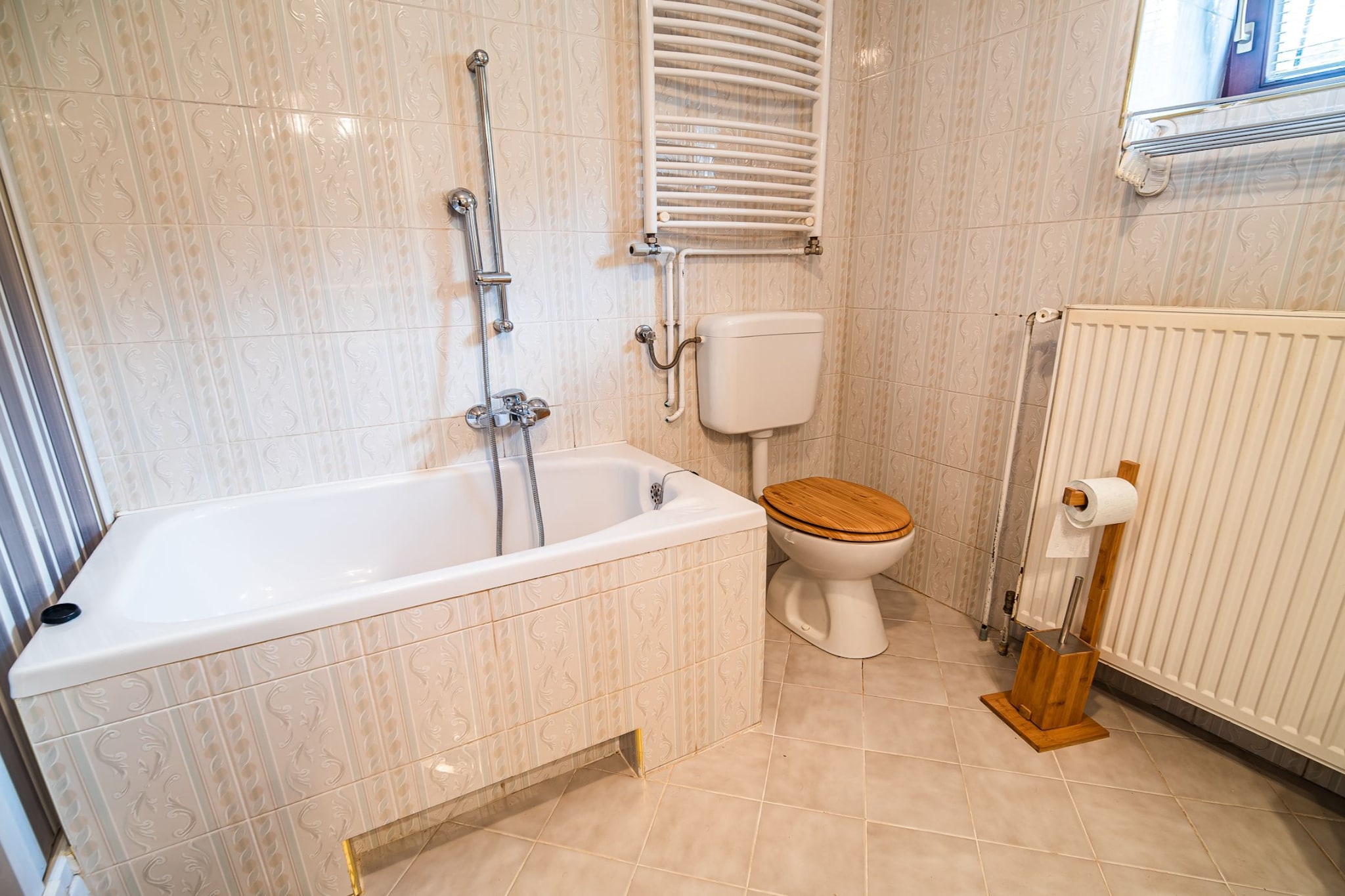 Idyllic Mountain Getaway Holiday Home - Two Bedroom Holiday Home-Salle de bain