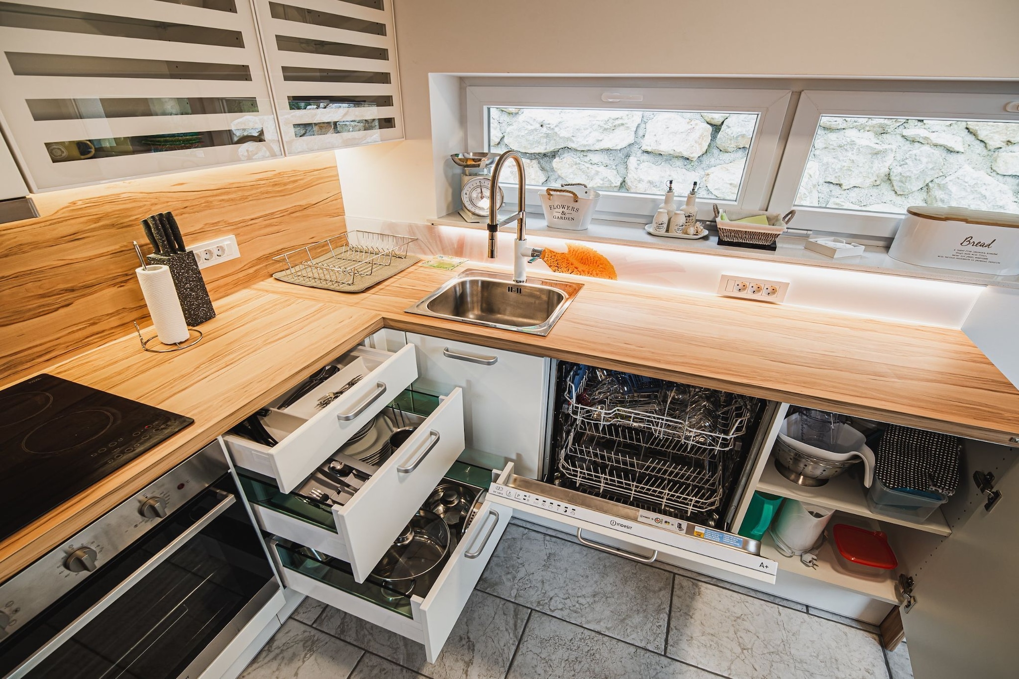 Family-Friendly Mountain Paradise Residences - Two Bedroom Apartment  with Terrace (owner Rozalija)-Kitchen