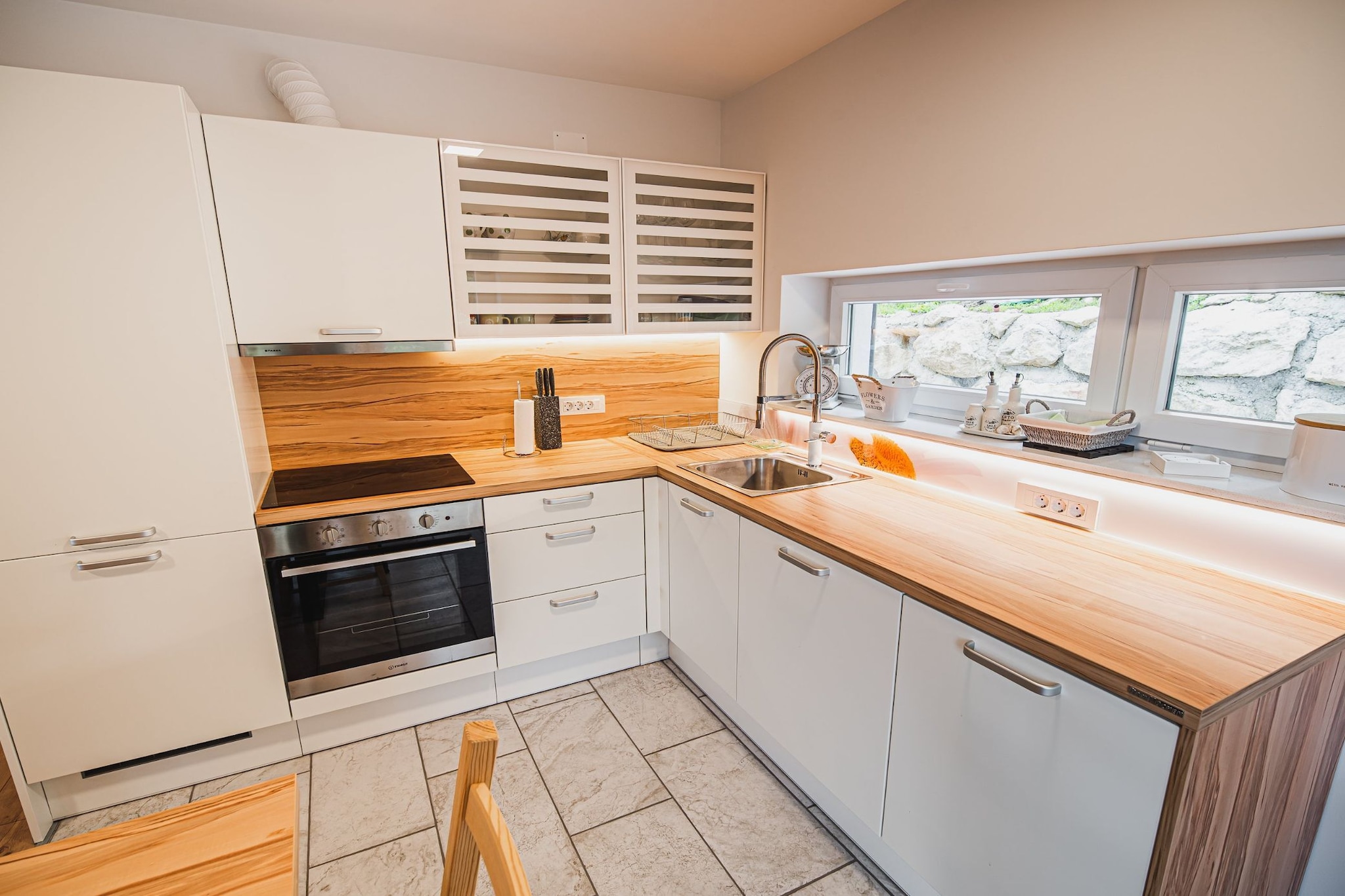 Family-Friendly Mountain Paradise Residences - Two Bedroom Apartment  with Terrace (owner Rozalija)-Kitchen