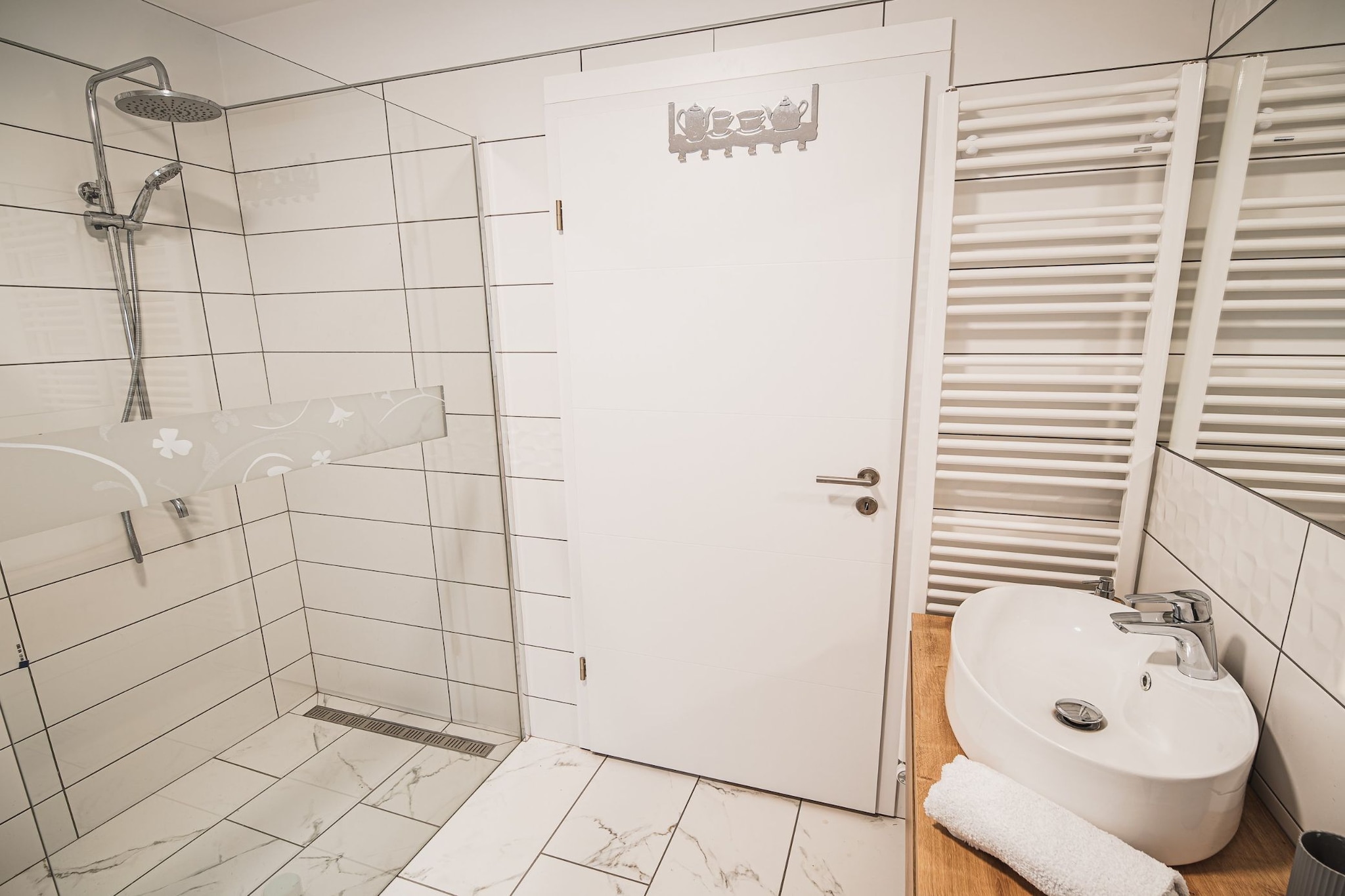 Family-Friendly Mountain Paradise Residences - Two Bedroom Apartment  with Terrace (owner Rozalija)-Bathroom