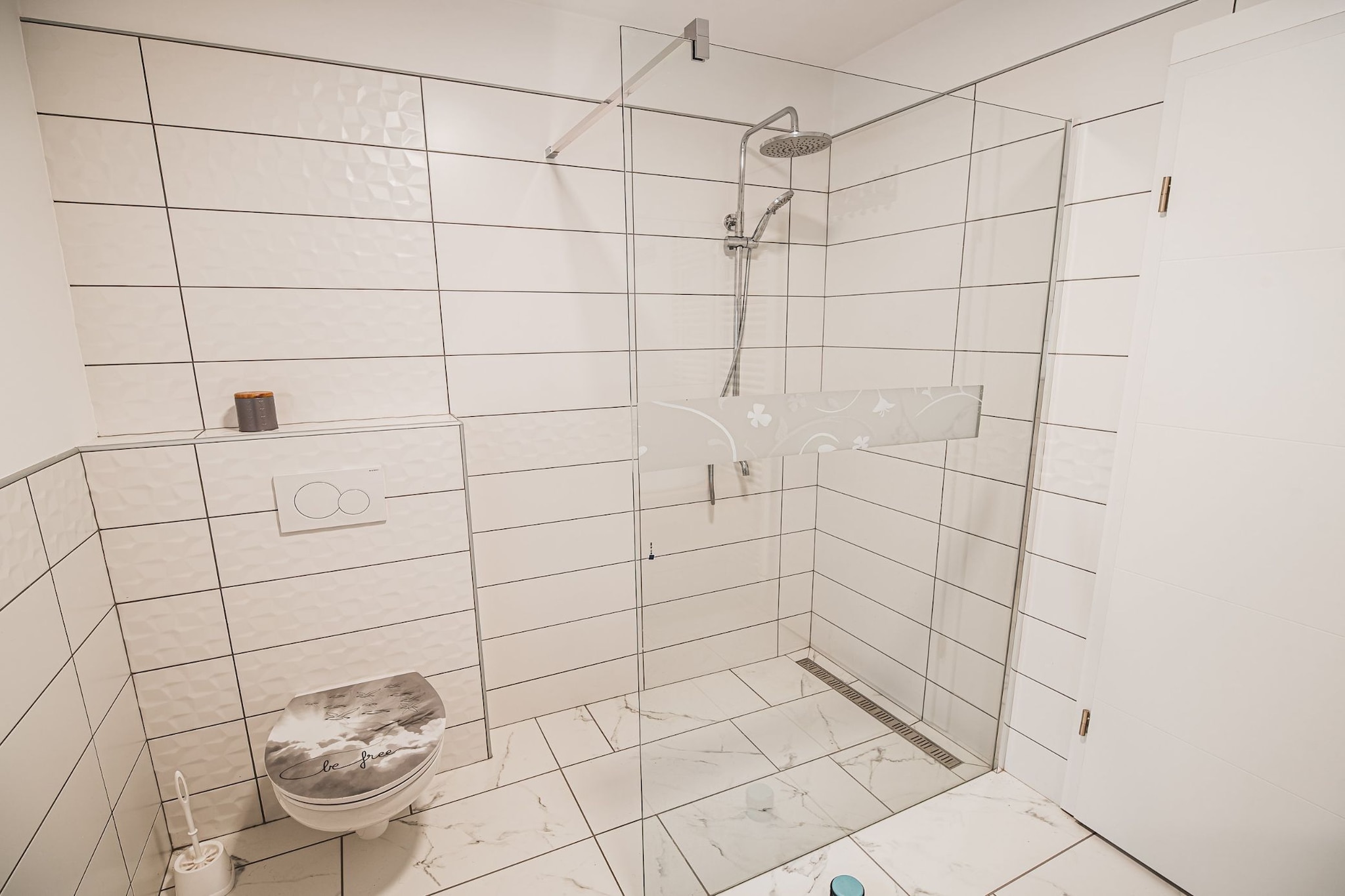 Family-Friendly Mountain Paradise Residences - Two Bedroom Apartment  with Terrace (owner Rozalija)-Bathroom