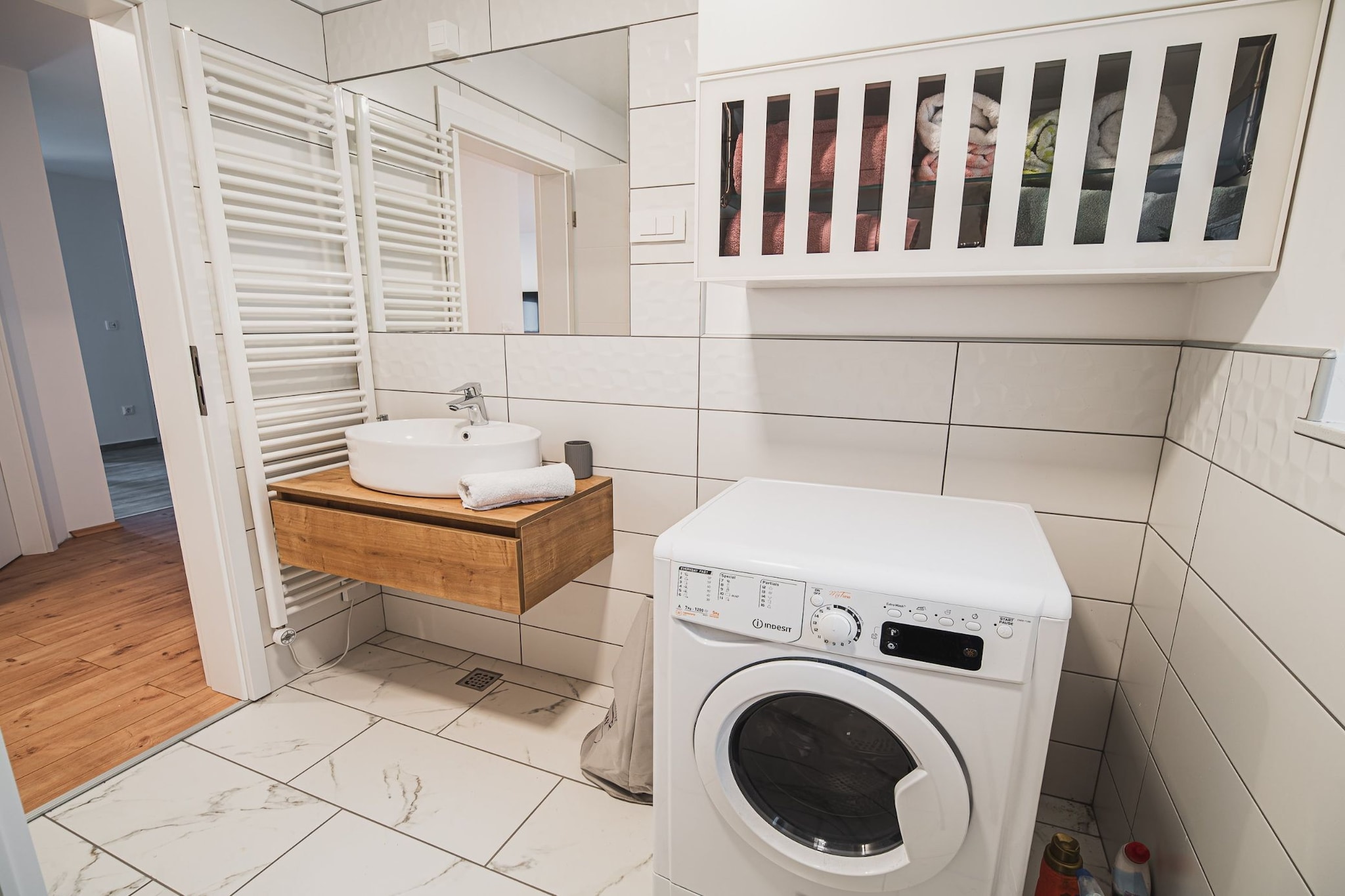Family-Friendly Mountain Paradise Residences - Two Bedroom Apartment  with Terrace (owner Rozalija)-Bathroom