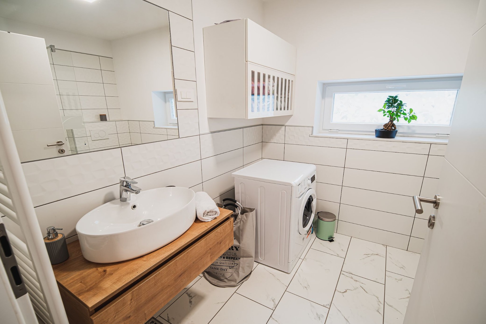 Family-Friendly Mountain Paradise Residences - Two Bedroom Apartment  with Terrace (owner Rozalija)-Bathroom