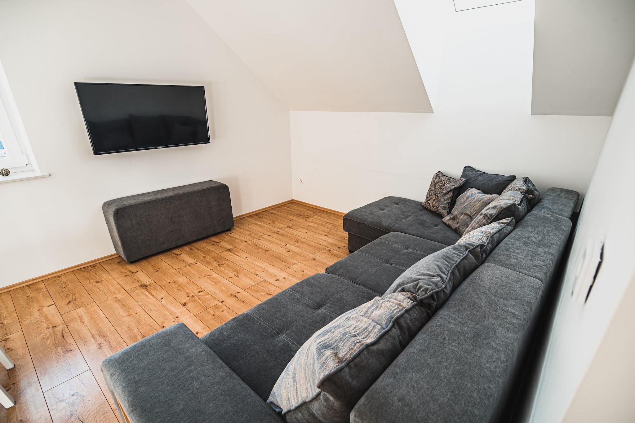 Family-Friendly Mountain Paradise Residences - Classic Two Bedroom Apartment with Terrace (owner Lavanda)