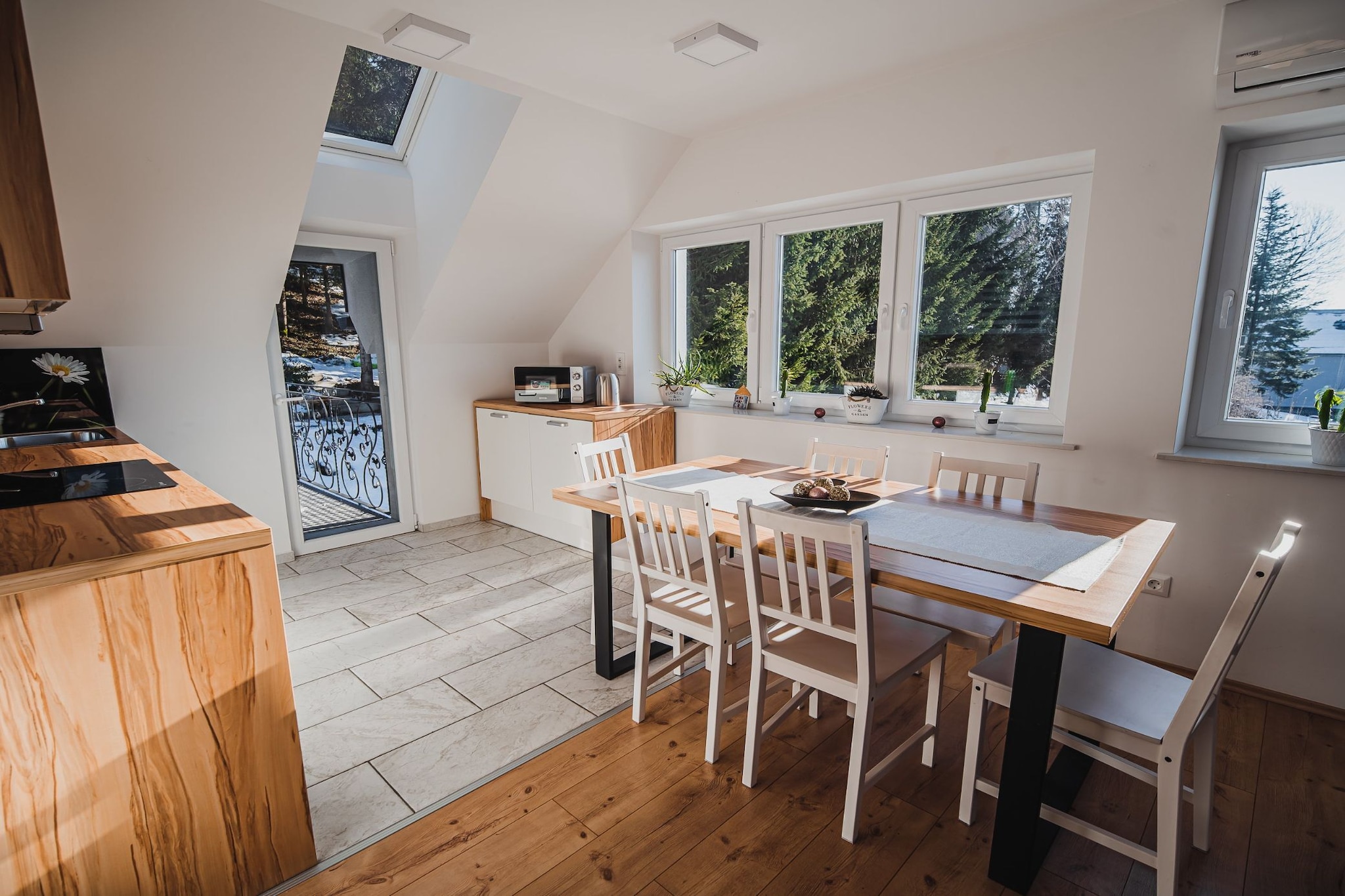 Family-Friendly Mountain Paradise Residences - Classic Two Bedroom Apartment with Terrace (owner Lavanda)