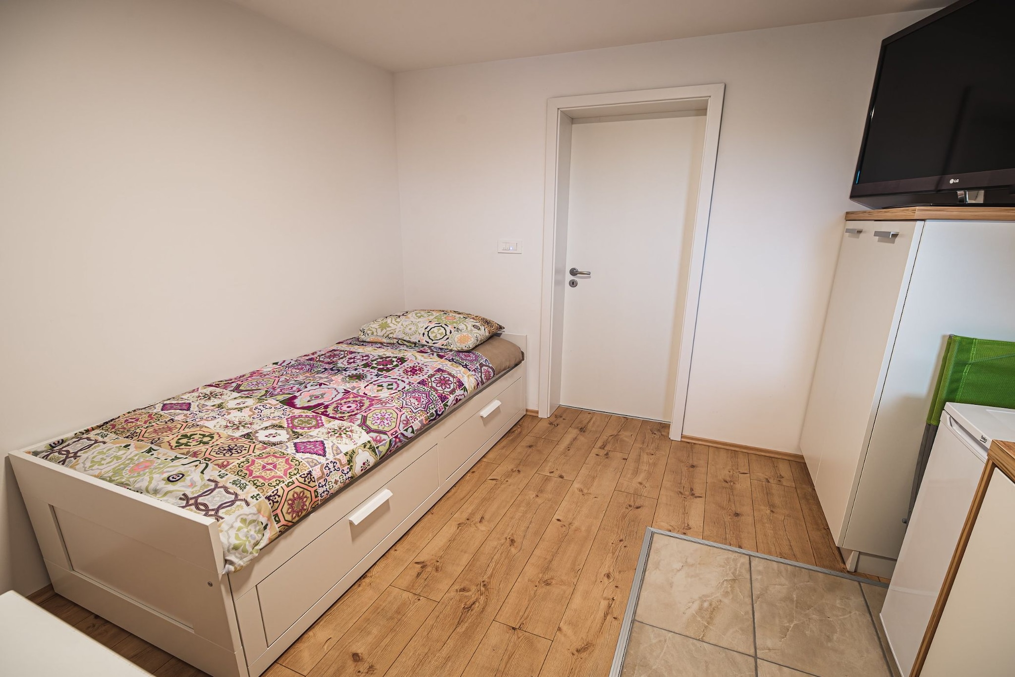 Family-Friendly Mountain Paradise Residences -  Studio Apartment with Terrace (owner Studio Rozalija 1)-Bedroom