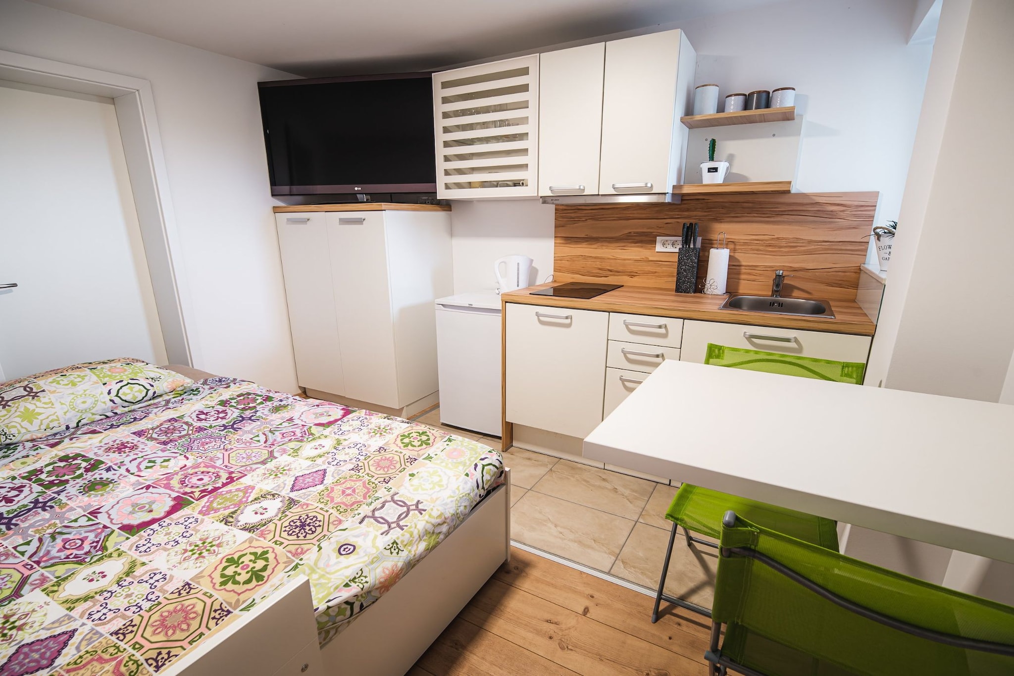 Family-Friendly Mountain Paradise Residences -  Studio Apartment with Terrace (owner Studio Rozalija 1)-Bedroom