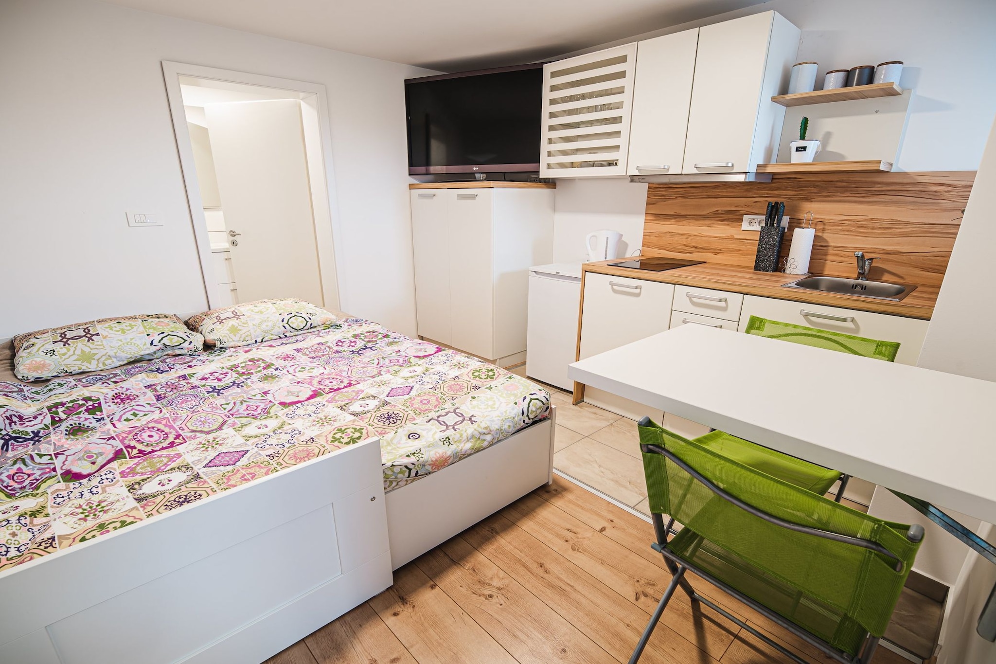 Family-Friendly Mountain Paradise Residences -  Studio Apartment with Terrace (owner Studio Rozalija 1)-Bedroom
