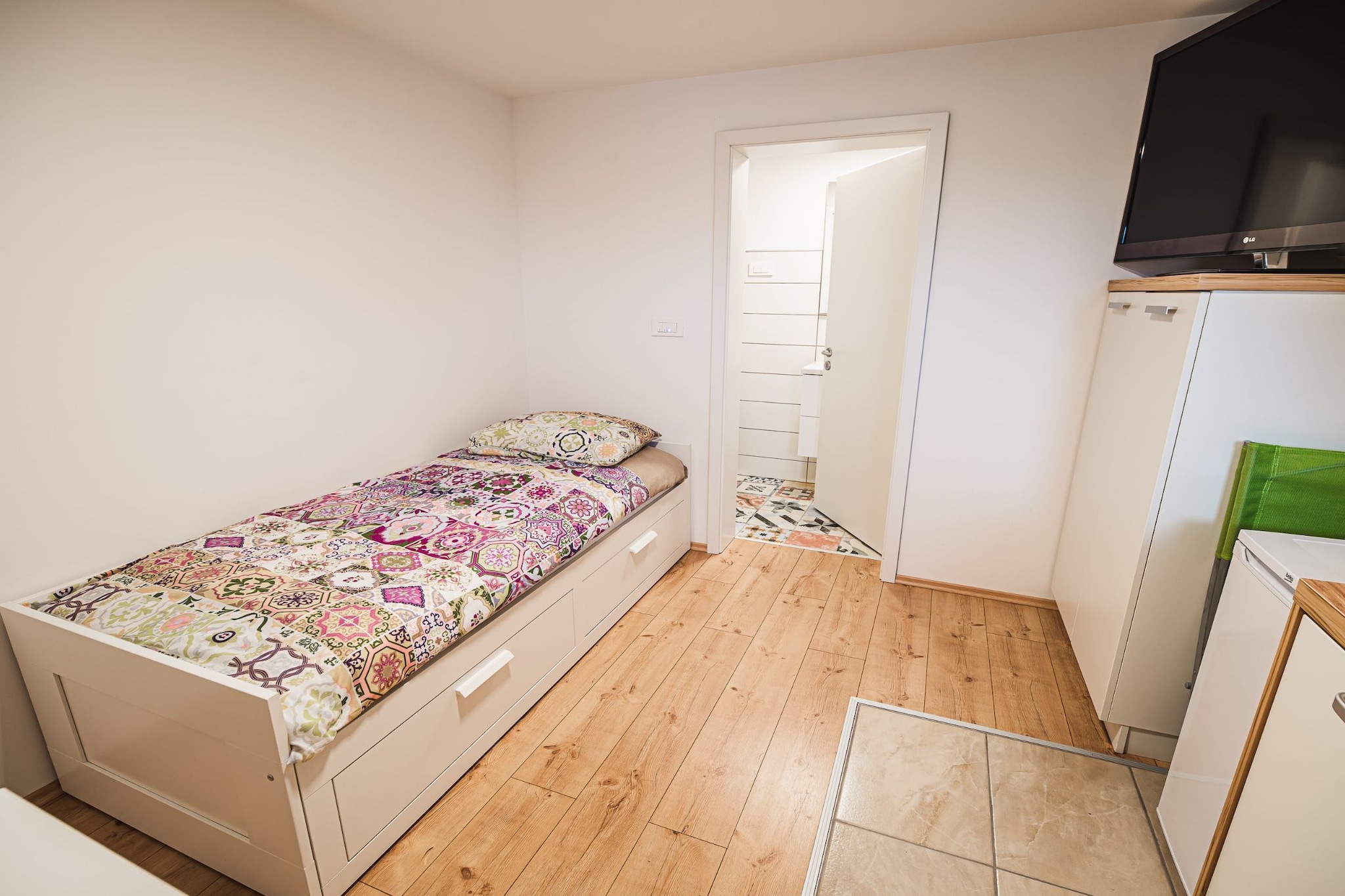 Family-Friendly Mountain Paradise Residences -  Classic Studio Apartment with Terrace (owner Studio Rozalija 2)-Bedroom