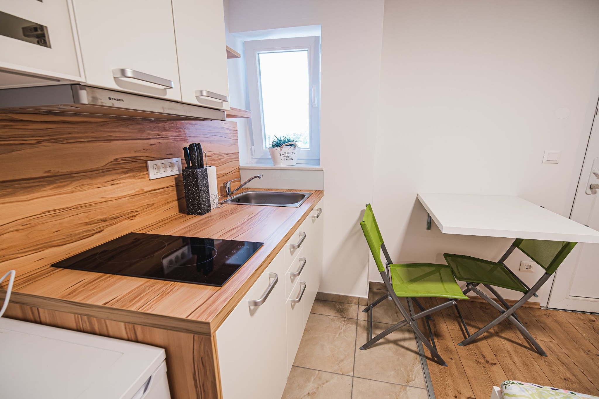Family-Friendly Mountain Paradise Residences -  Classic Studio Apartment with Terrace (owner Studio Rozalija 2)-Kitchen