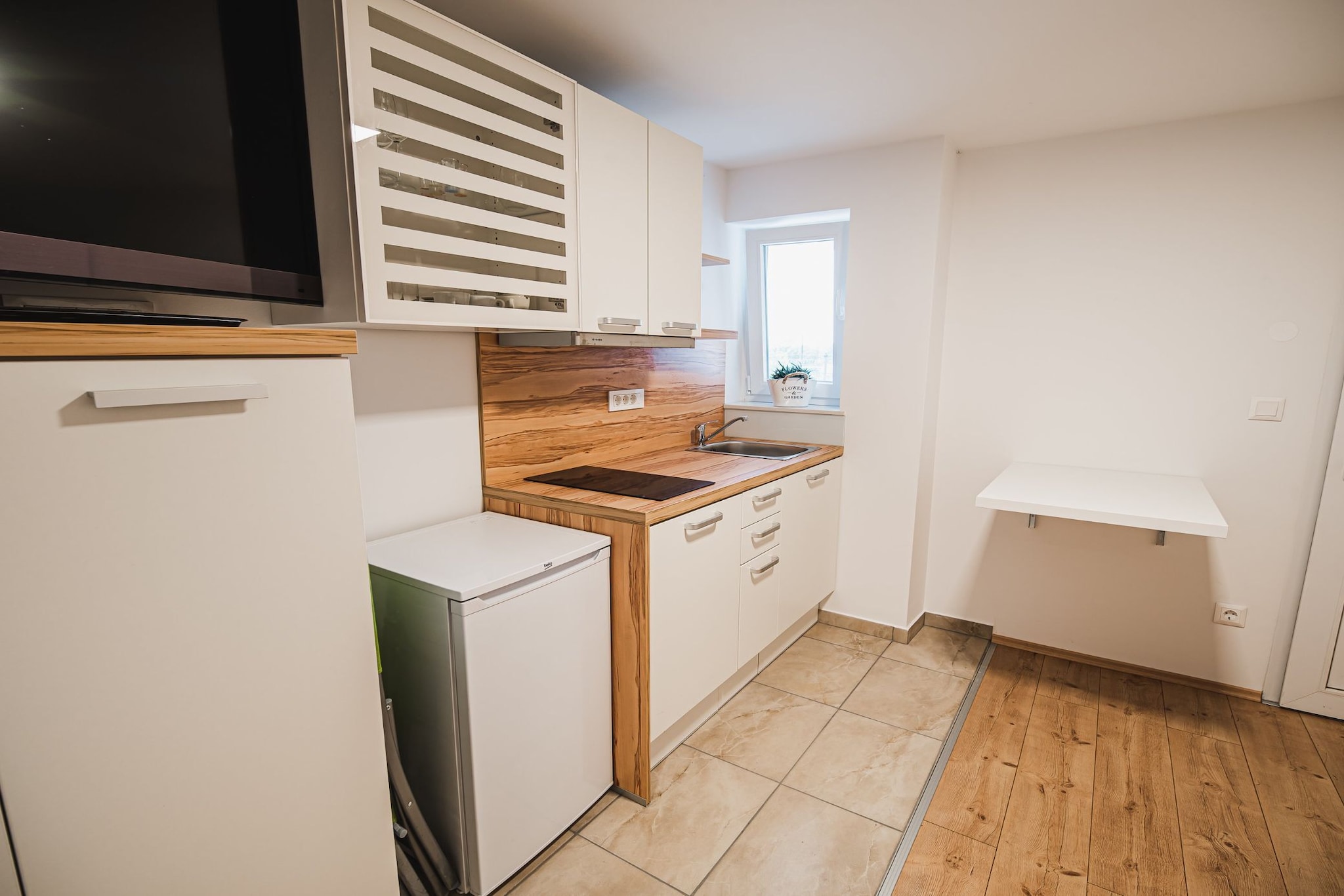 Family-Friendly Mountain Paradise Residences -  Classic Studio Apartment with Terrace (owner Studio Rozalija 2)