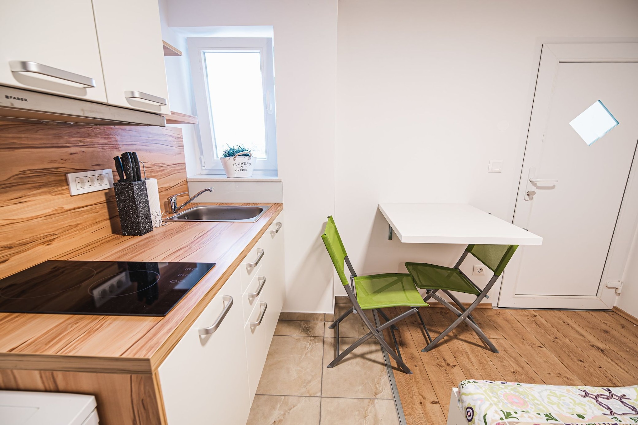 Family-Friendly Mountain Paradise Residences -  Classic Studio Apartment with Terrace (owner Studio Rozalija 2)
