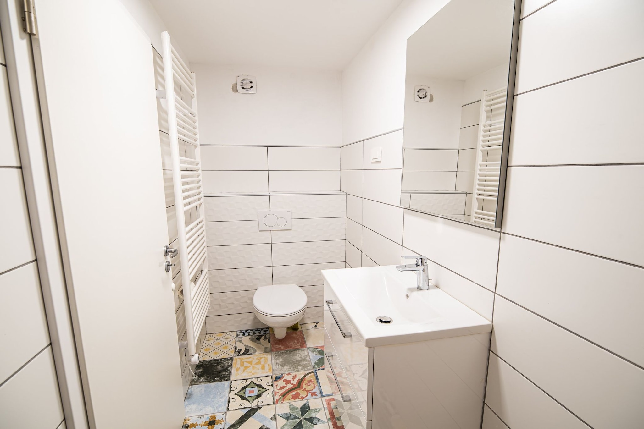 Family-Friendly Mountain Paradise Residences -  Classic Studio Apartment with Terrace (owner Studio Rozalija 2)-Bathroom