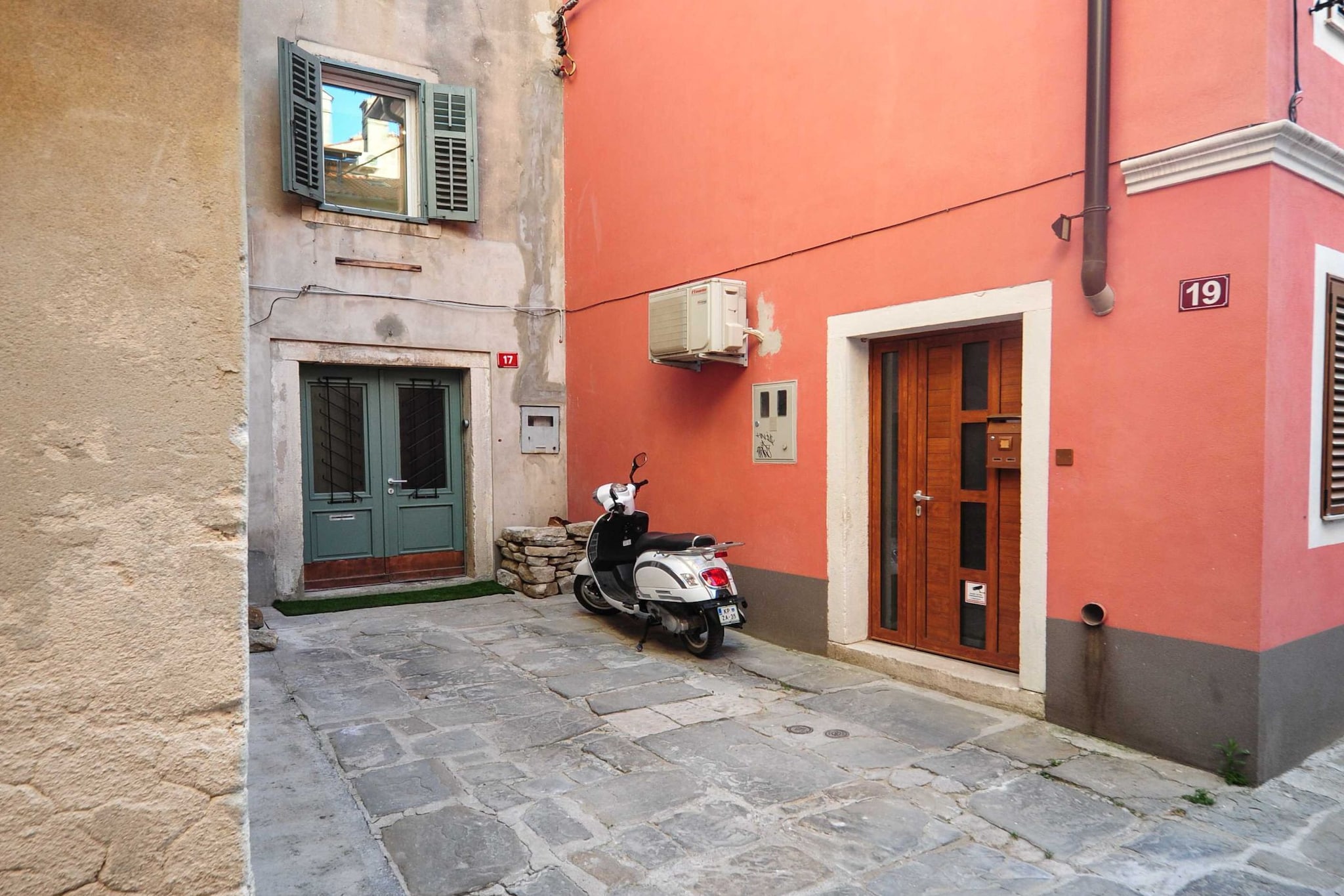 Downtown Izola Modern and Classy Apartments - Studio Apartment with Terrace (owner Ponent)-Buitenlucht