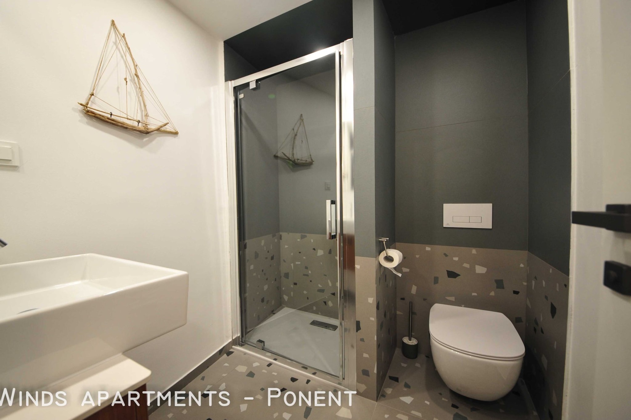 Downtown Izola Modern and Classy Apartments - Studio Apartment with Terrace (owner Ponent)-Badkamer