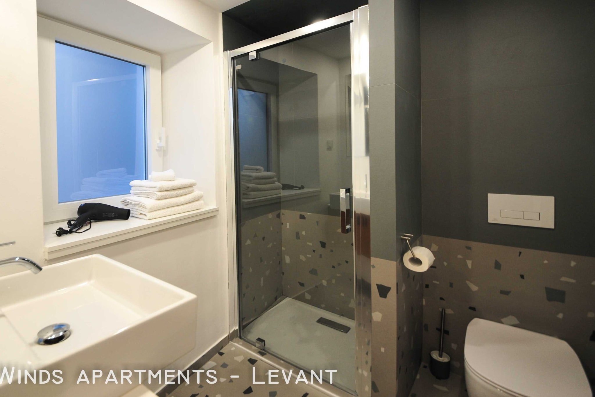 Downtown Izola Modern and Classy Apartments - One Bedroom Apartment with Balcony (owner Levant)-Badkamer