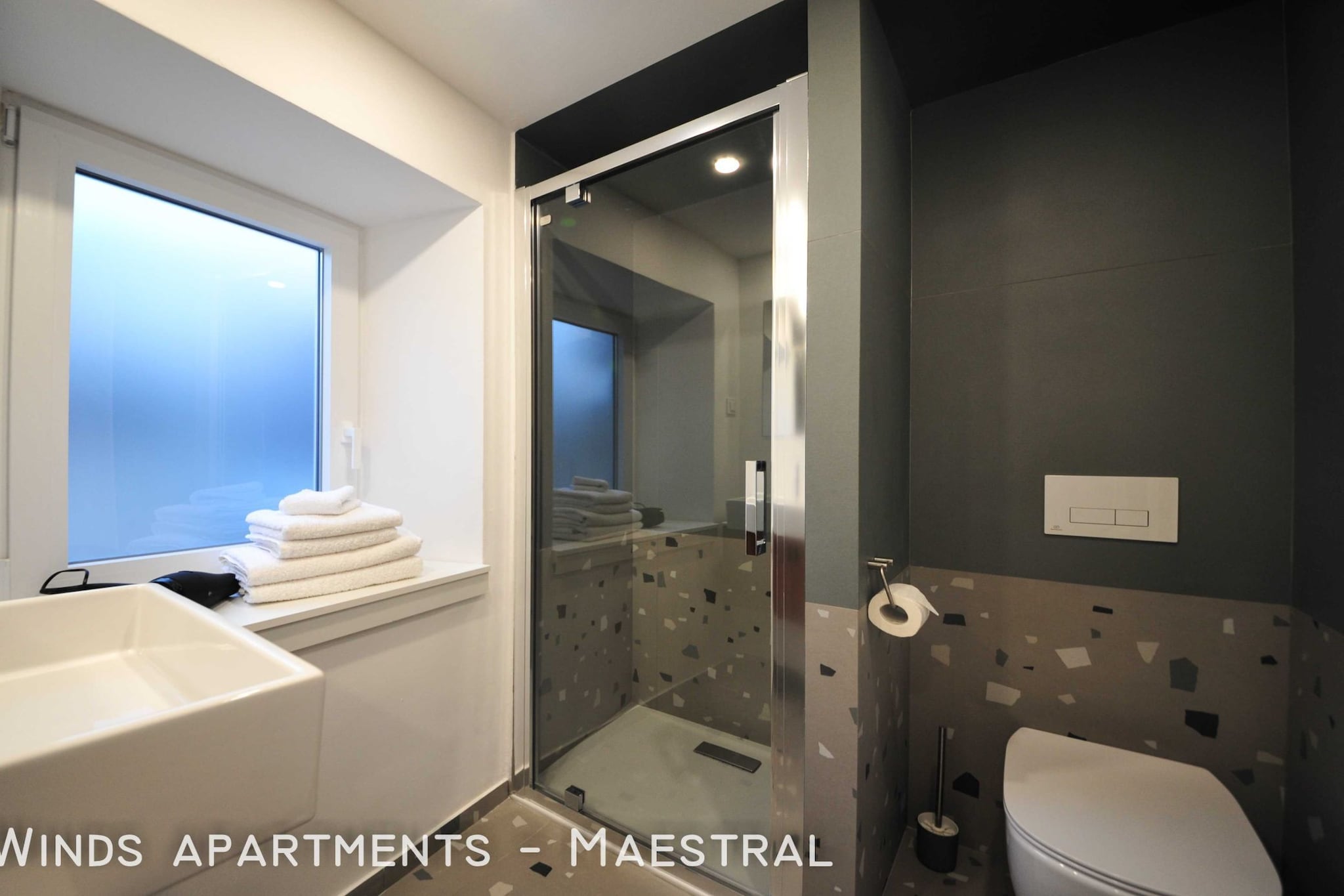 Downtown Izola Modern and Classy Apartments - Studio Apartment (owner Maestral)-Badkamer
