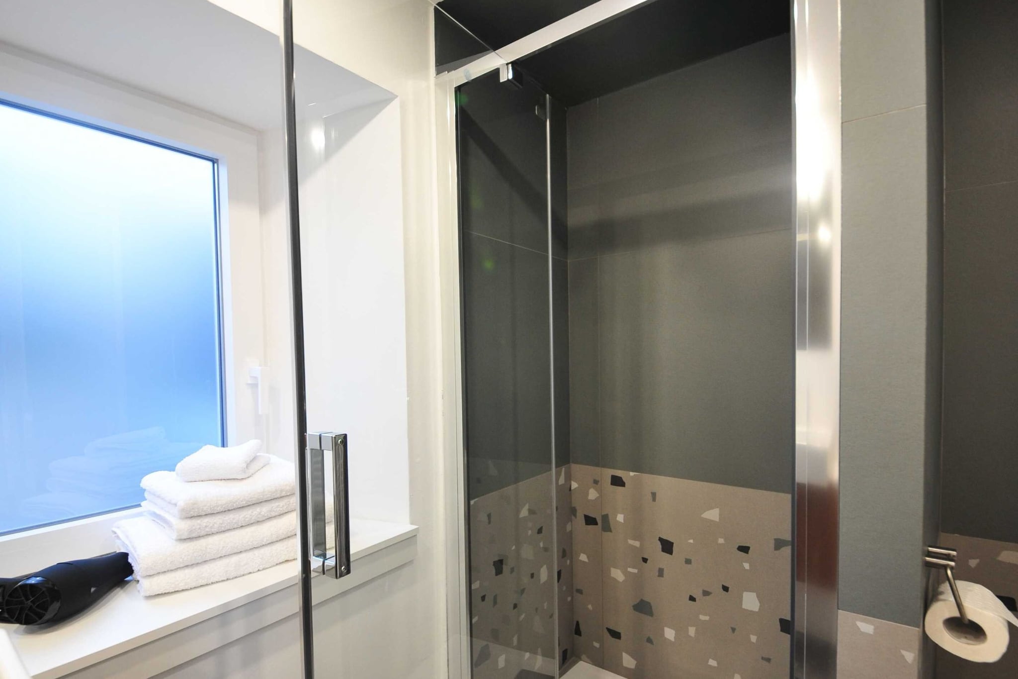 Downtown Izola Modern and Classy Apartments - Studio Apartment (owner Maestral)-Badkamer