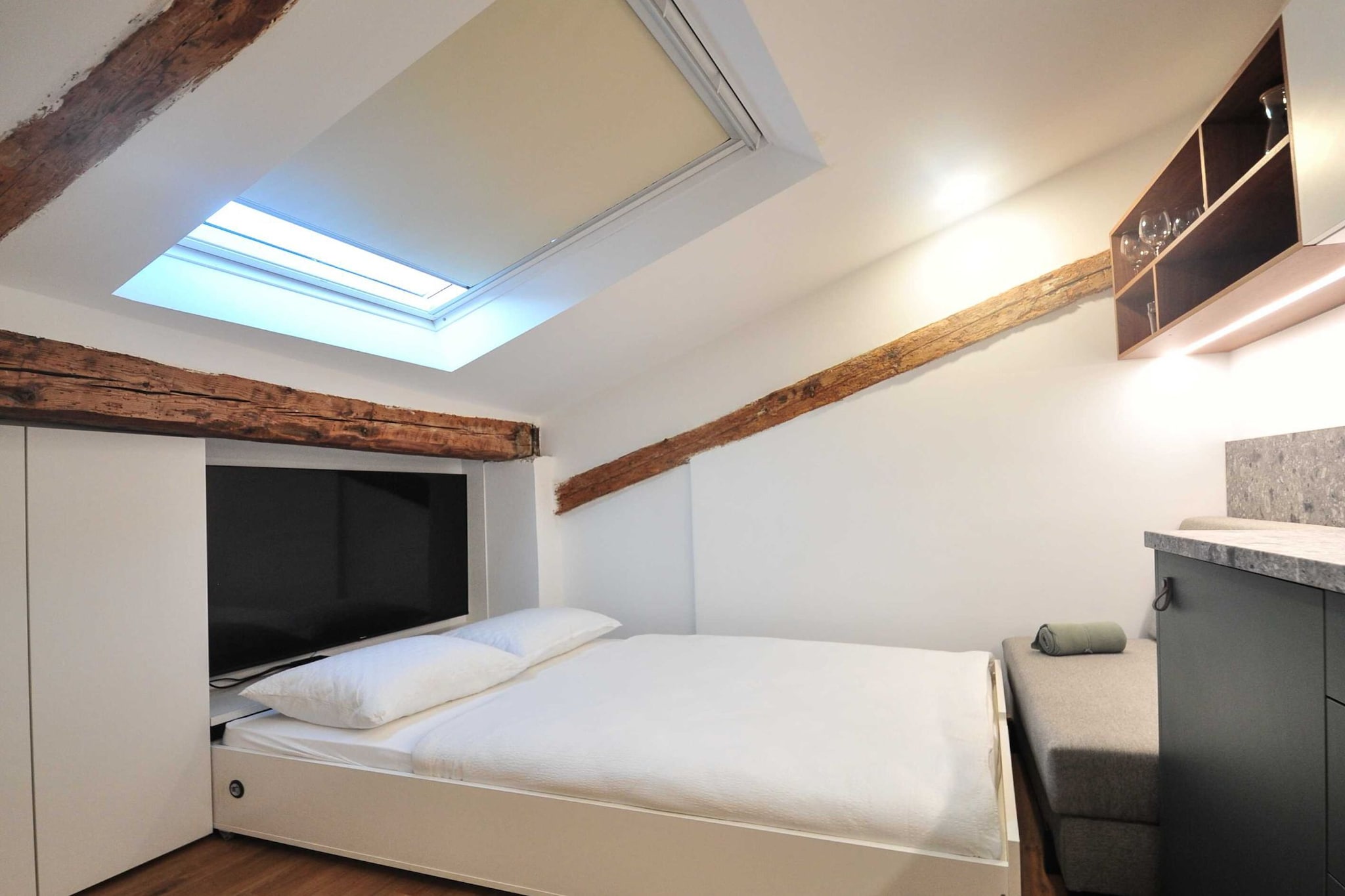 Downtown Izola Modern and Classy Apartments - Comfort Studio Apartment (owner Tramontana)-Slaapkamer