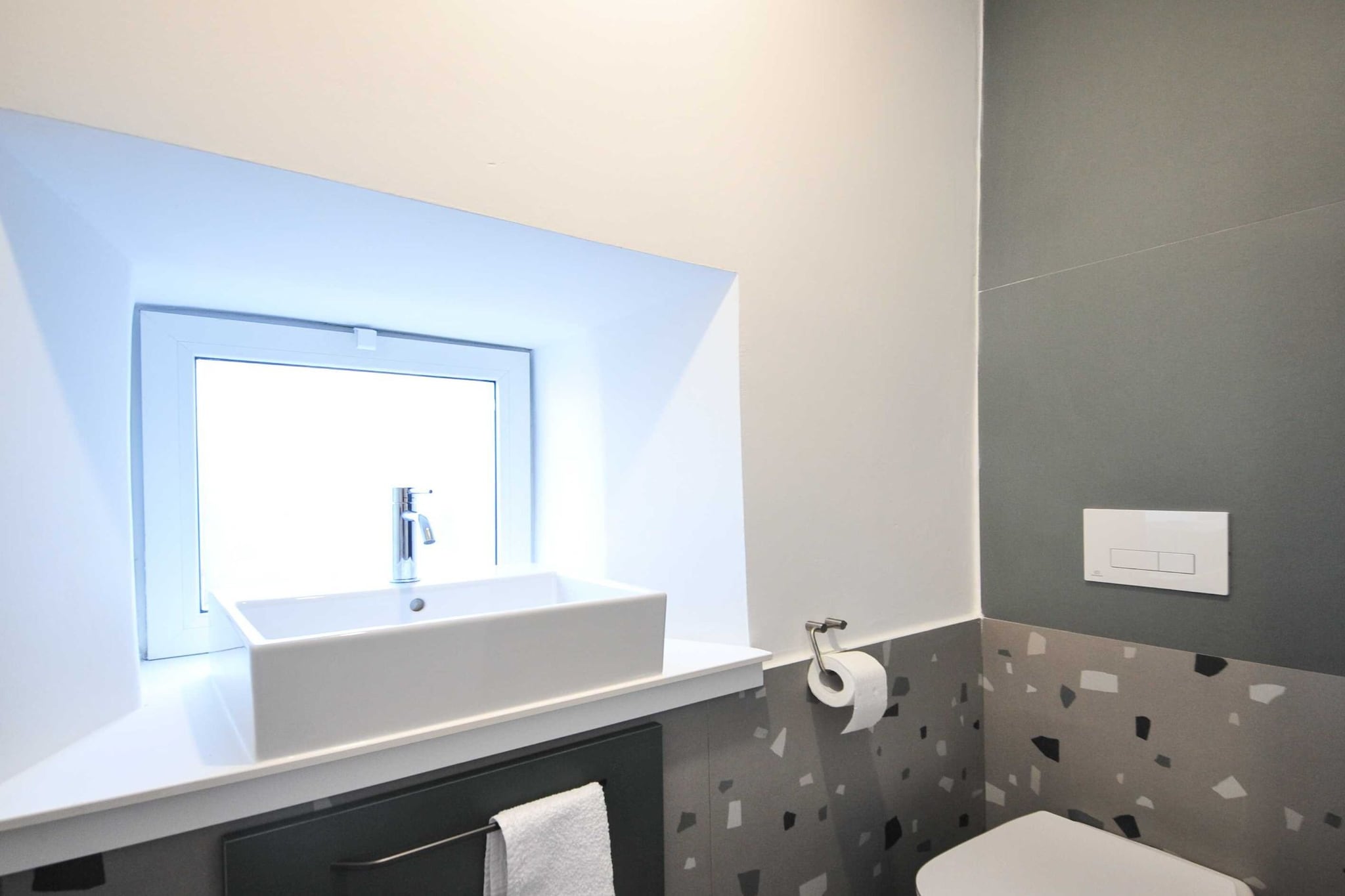 Downtown Izola Modern and Classy Apartments - Comfort Studio Apartment (owner Tramontana)-Badkamer