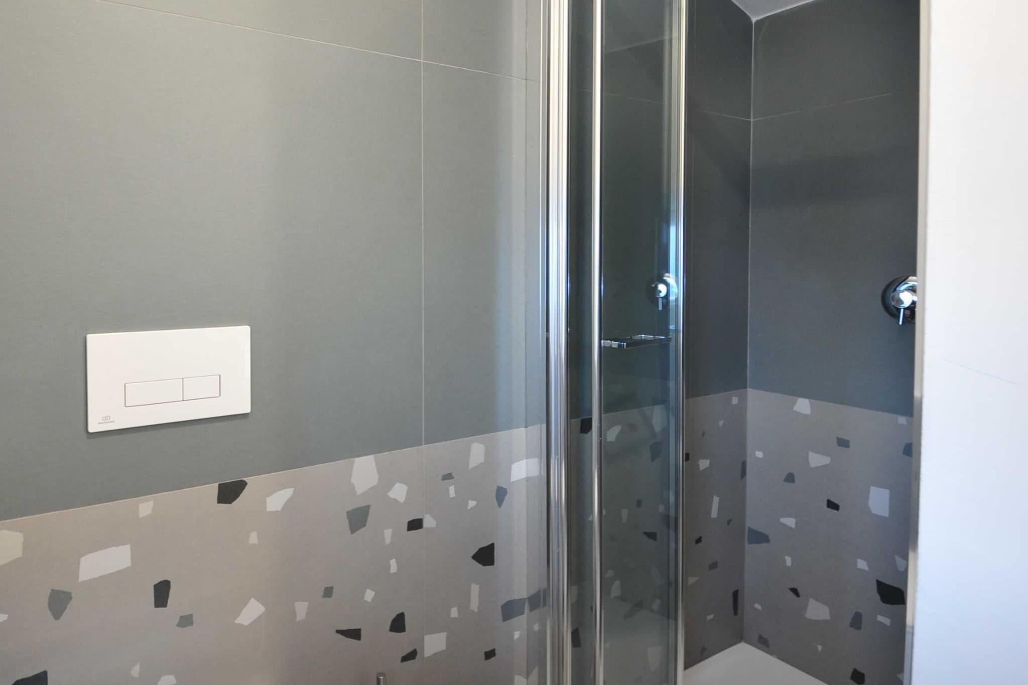 Downtown Izola Modern and Classy Apartments - Comfort Studio Apartment (owner Tramontana)-Badkamer