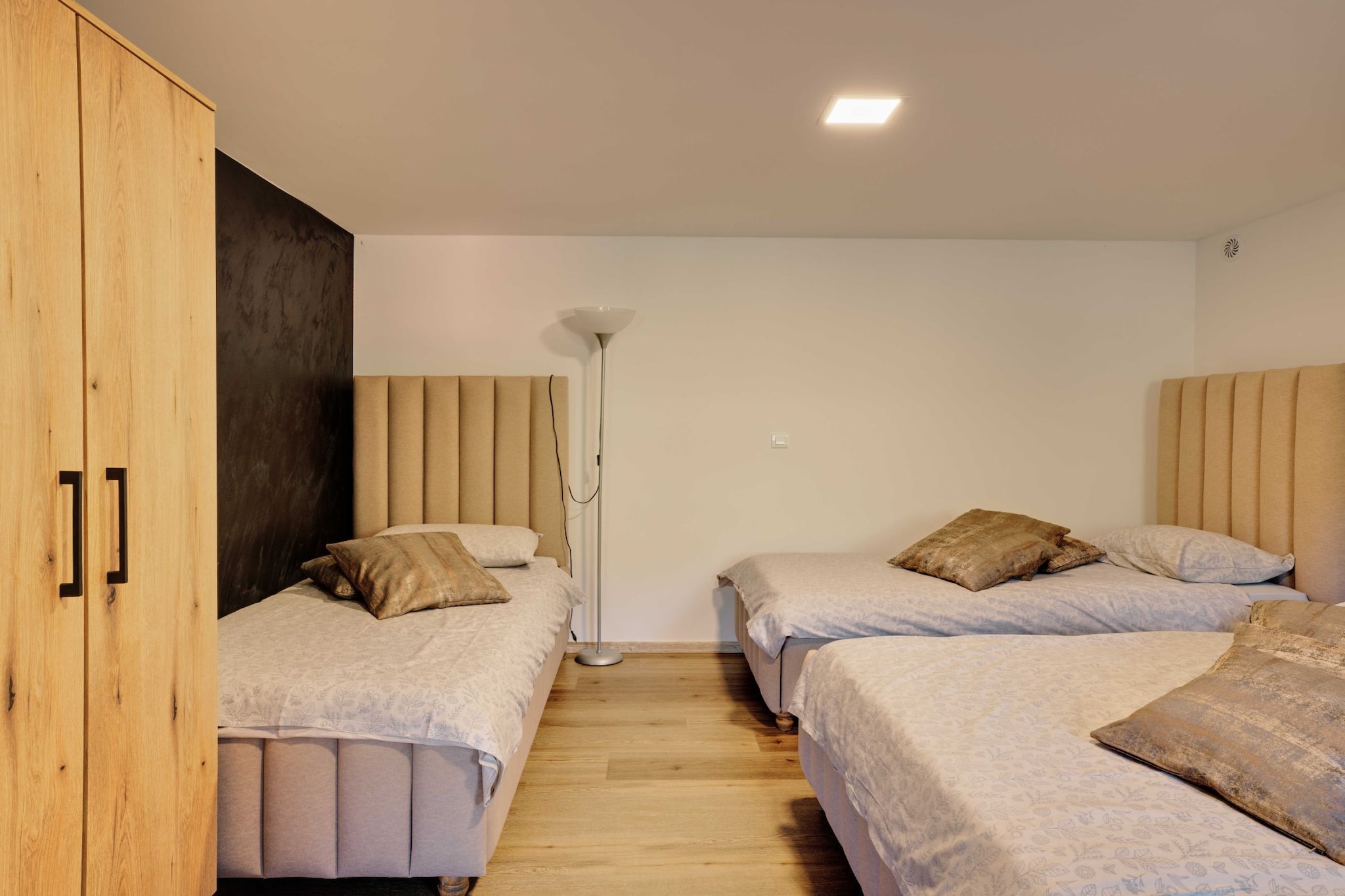 Serene and Radiant Retreat Apartments - One Bedroom Apartment-Slaapkamer