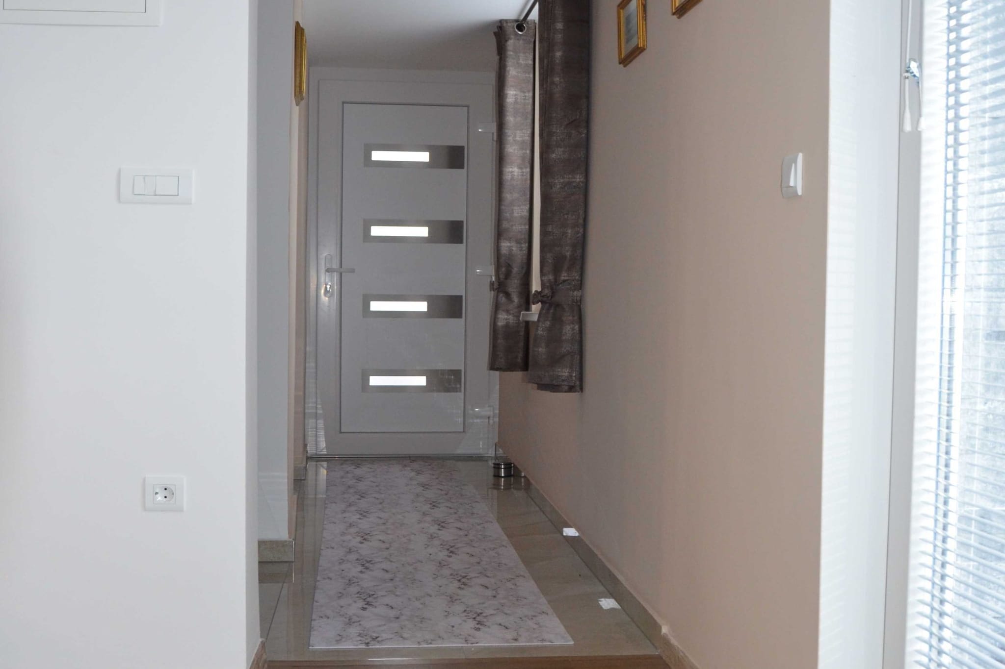 Serene and Radiant Retreat Apartments - One Bedroom Apartment-Binnen