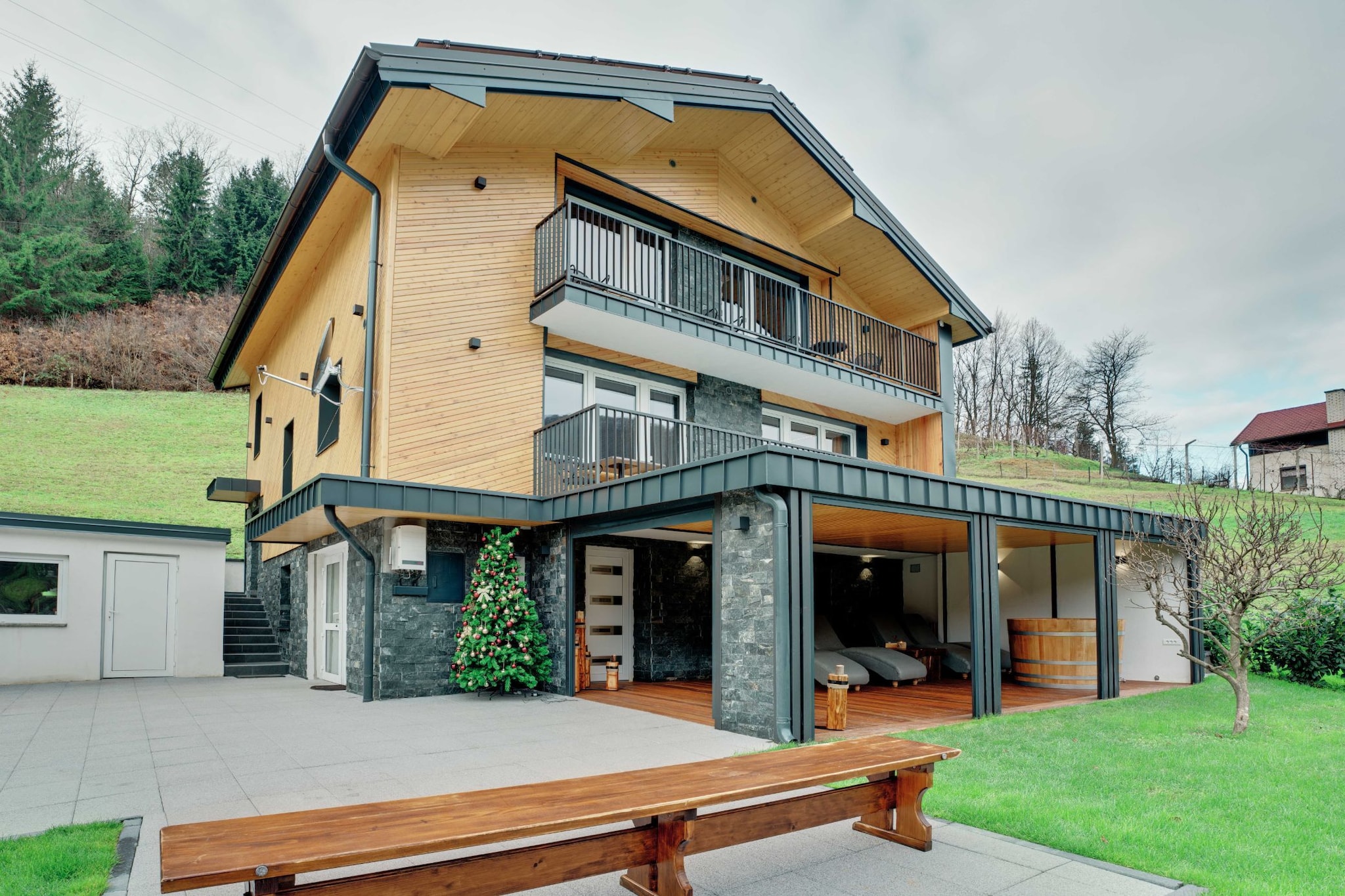 Serene and Radiant Retreat Apartments - Two Bedroom Apartment-Buitenlucht