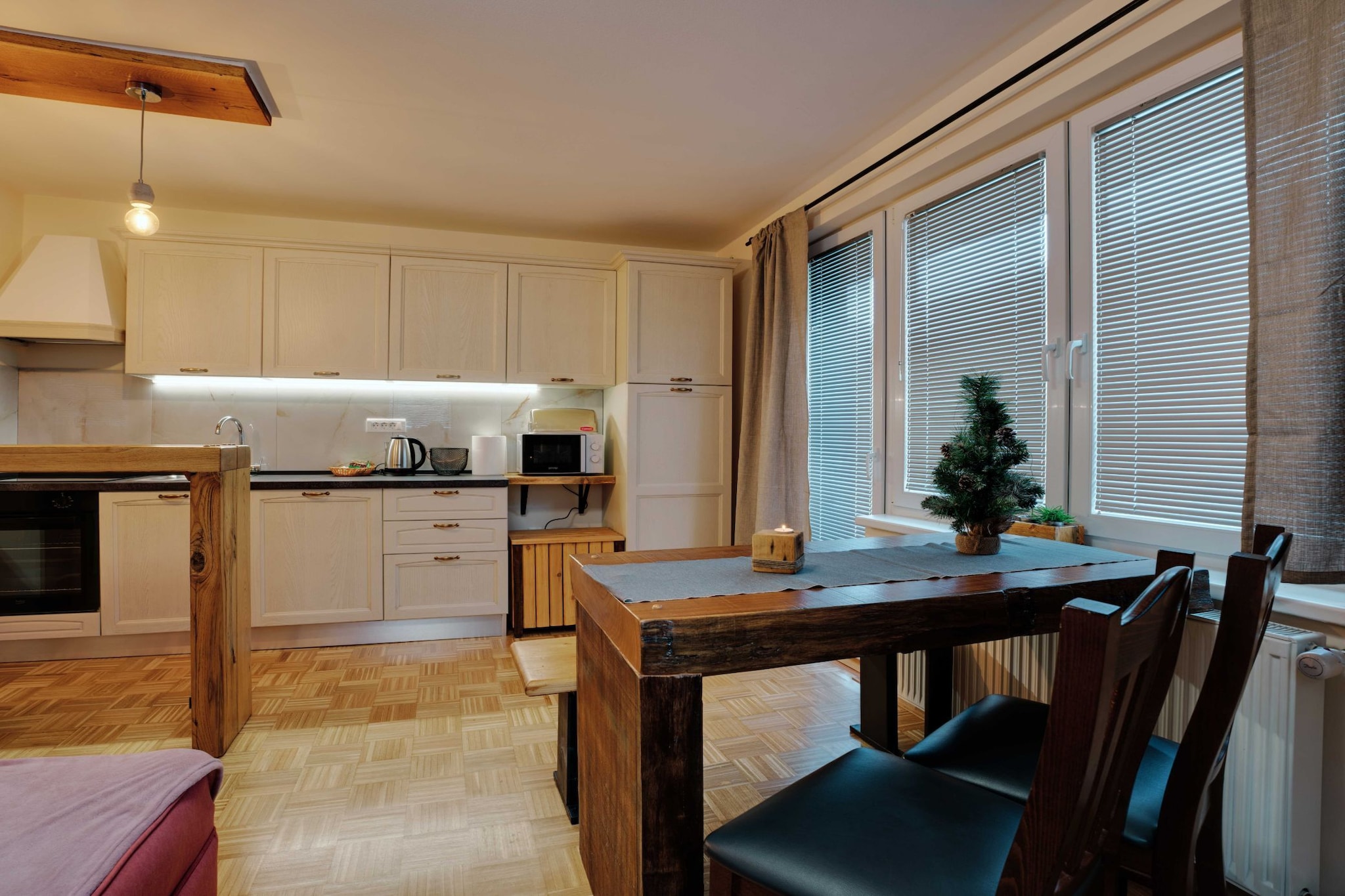 Serene and Radiant Retreat Apartments - Two Bedroom Apartment-Keuken