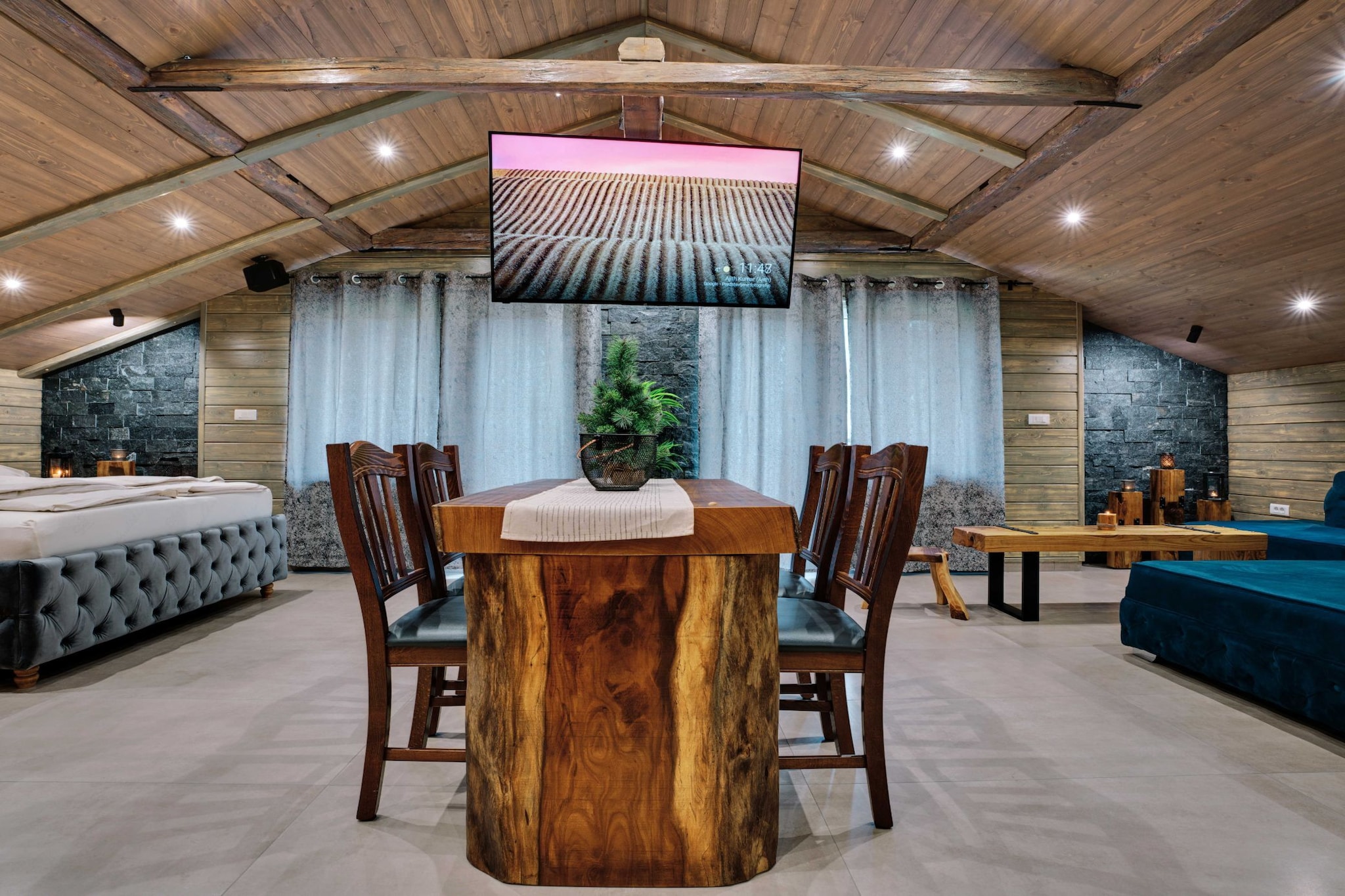 Serene and Radiant Retreat Apartments - One Bedroom Apartment with Sauna-Woonkamer