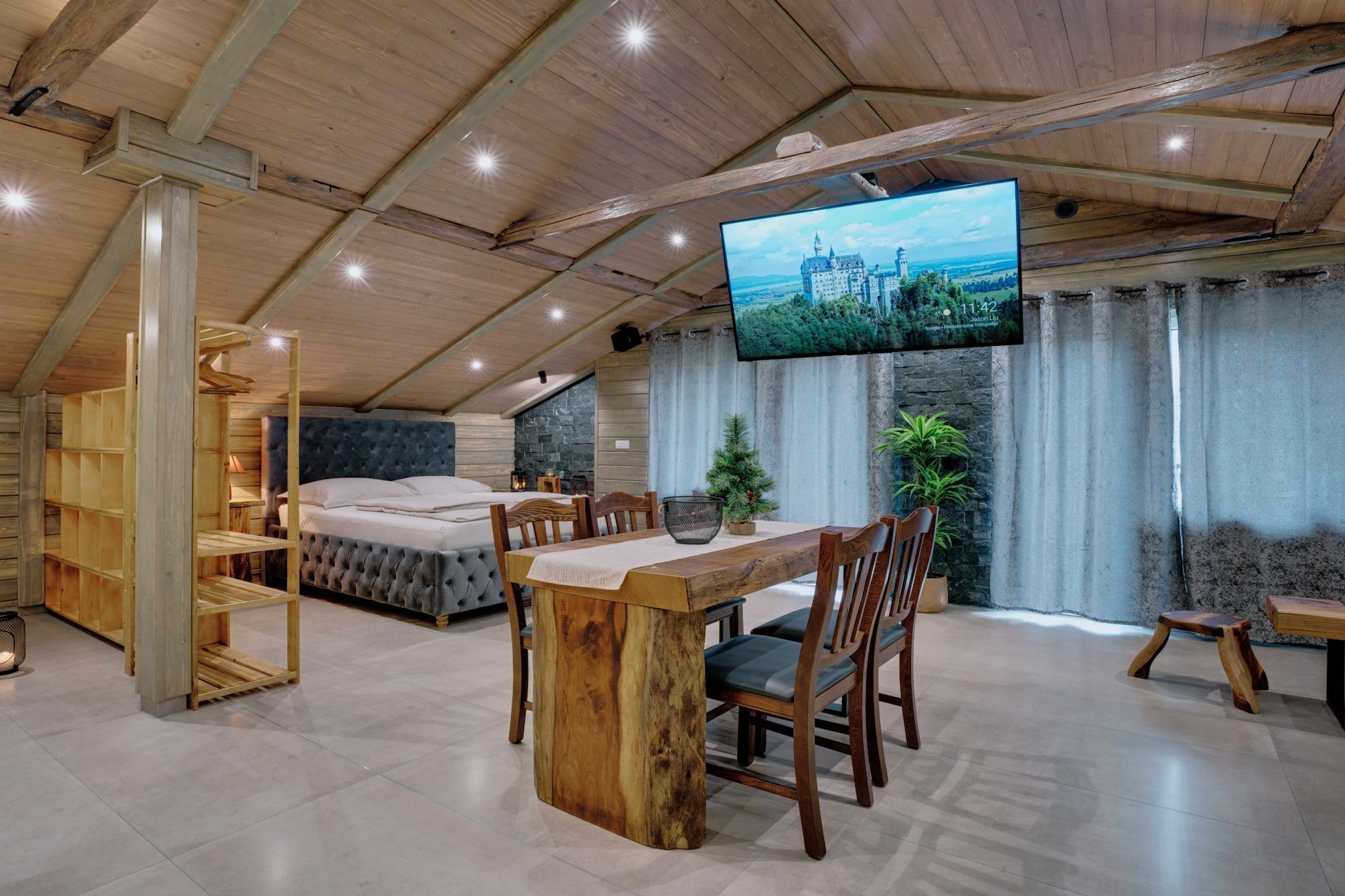 Serene and Radiant Retreat Apartments - One Bedroom Apartment with Sauna-Woonkamer