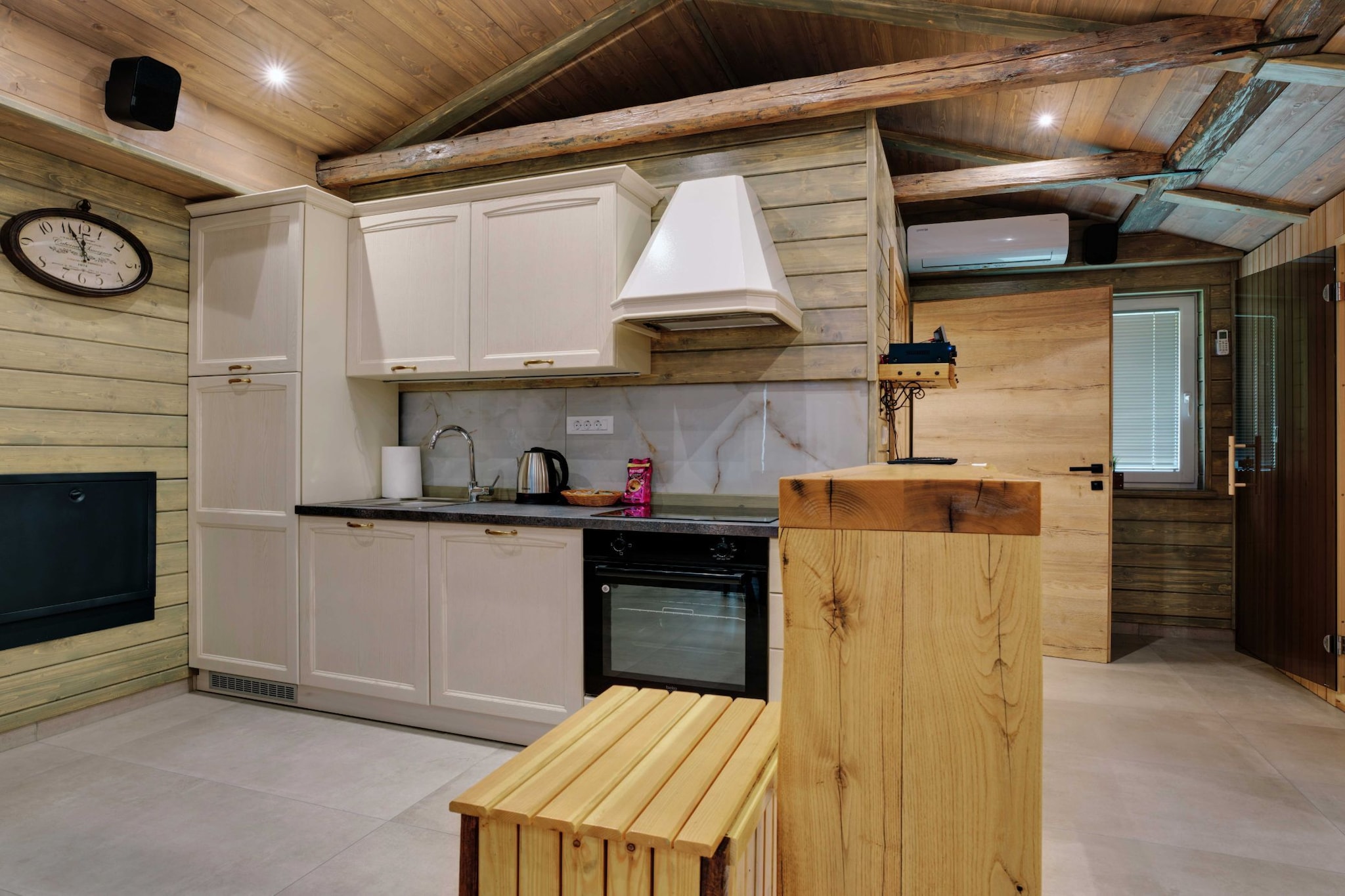 Serene and Radiant Retreat Apartments - One Bedroom Apartment with Sauna-Keuken