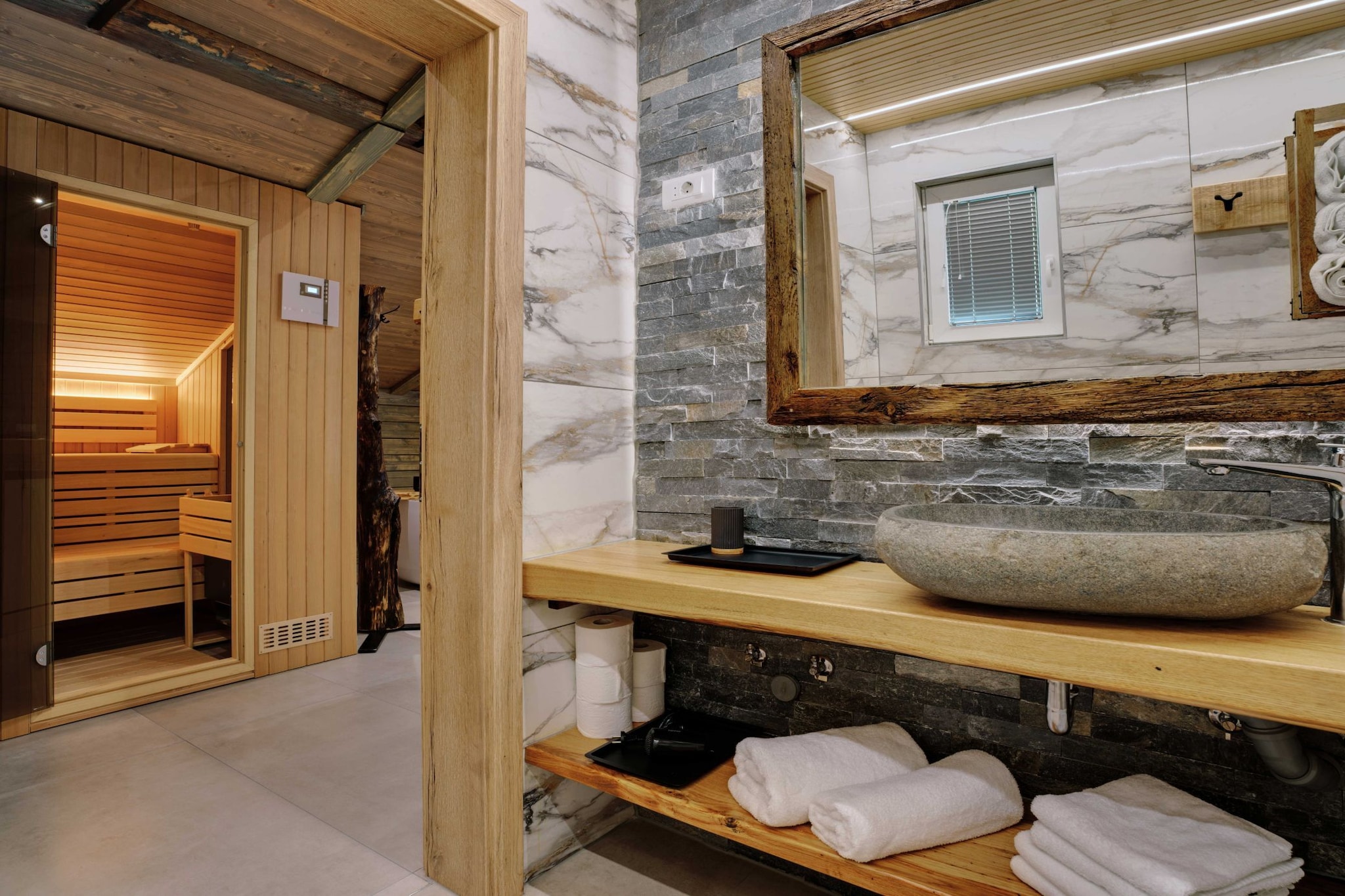 Serene and Radiant Retreat Apartments - One Bedroom Apartment with Sauna-Badkamer