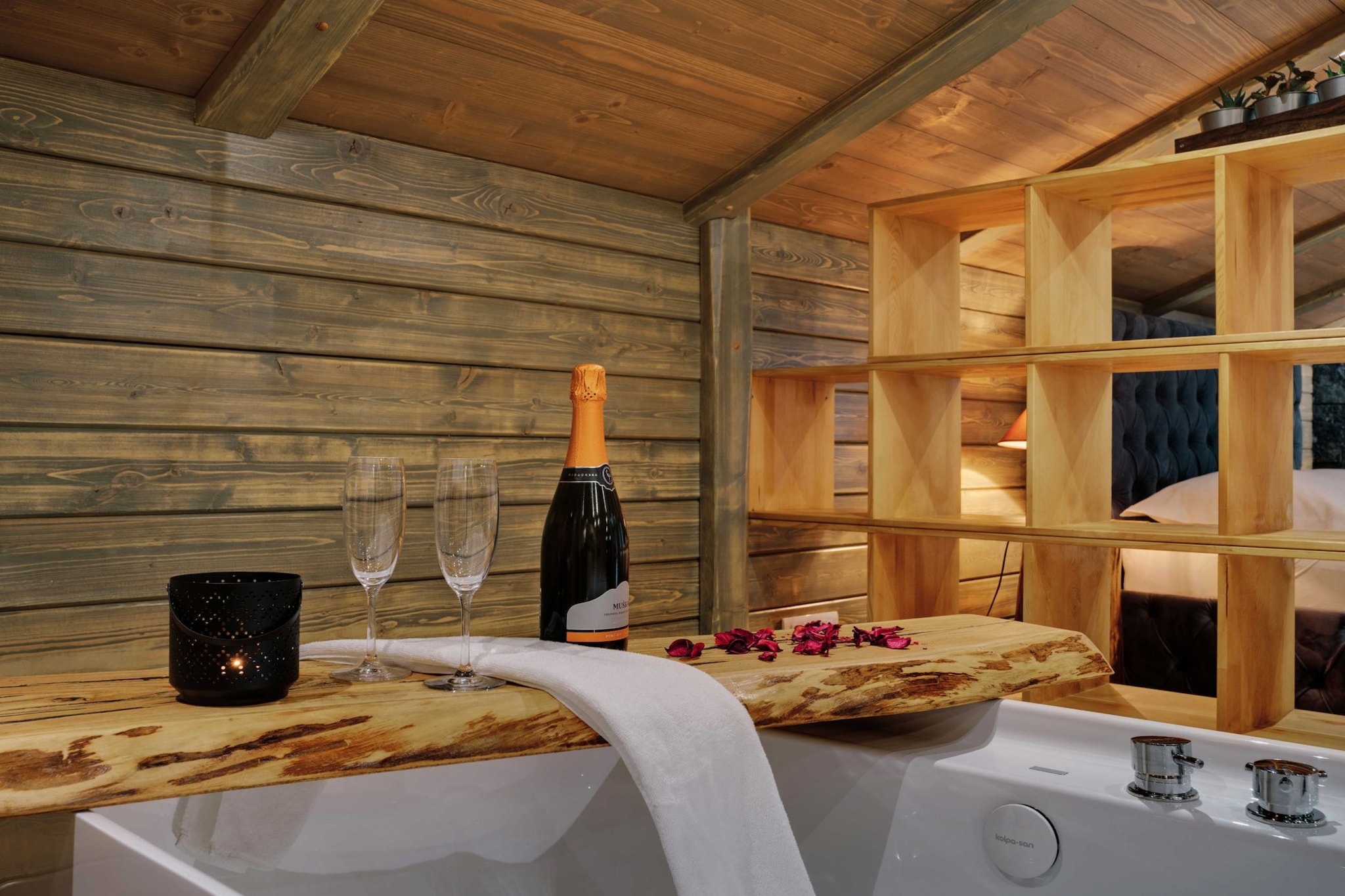 Serene and Radiant Retreat Apartments - One Bedroom Apartment with Sauna-Badkamer