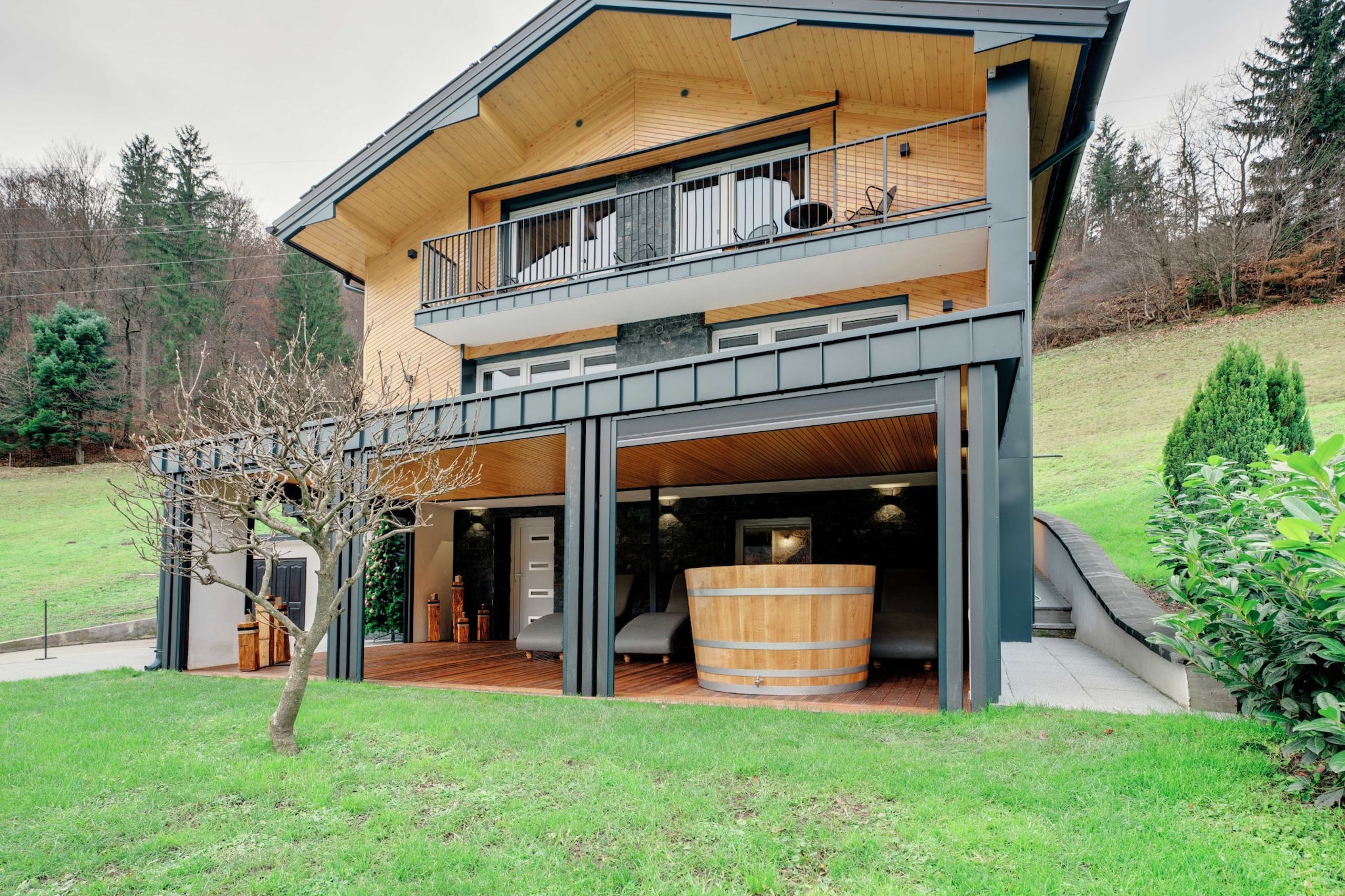 Serene and Radiant Retreat Apartments - One Bedroom Apartment with  Hot Tub-Buitenlucht