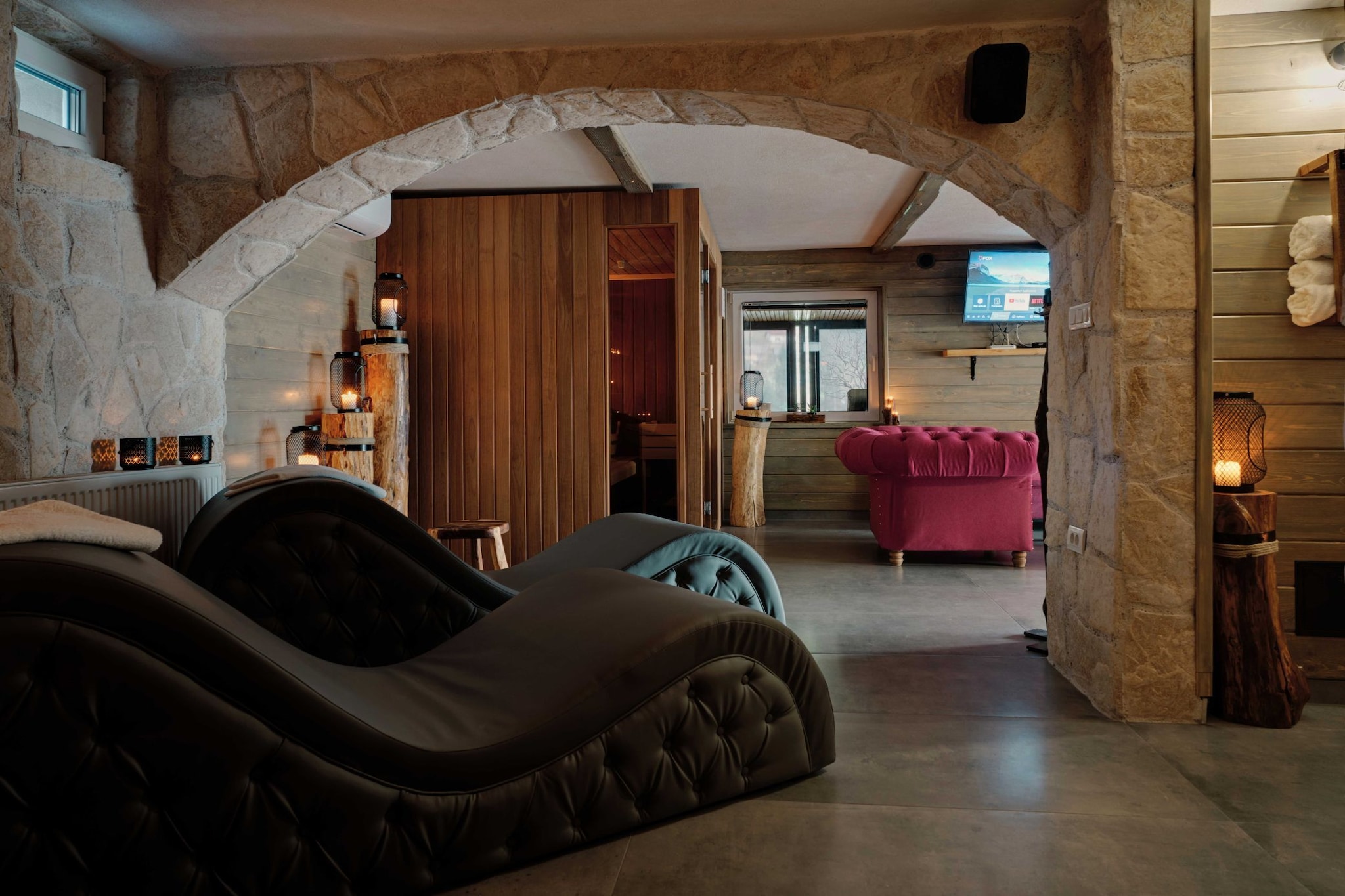 Serene and Radiant Retreat Apartments - One Bedroom Apartment with  Hot Tub
