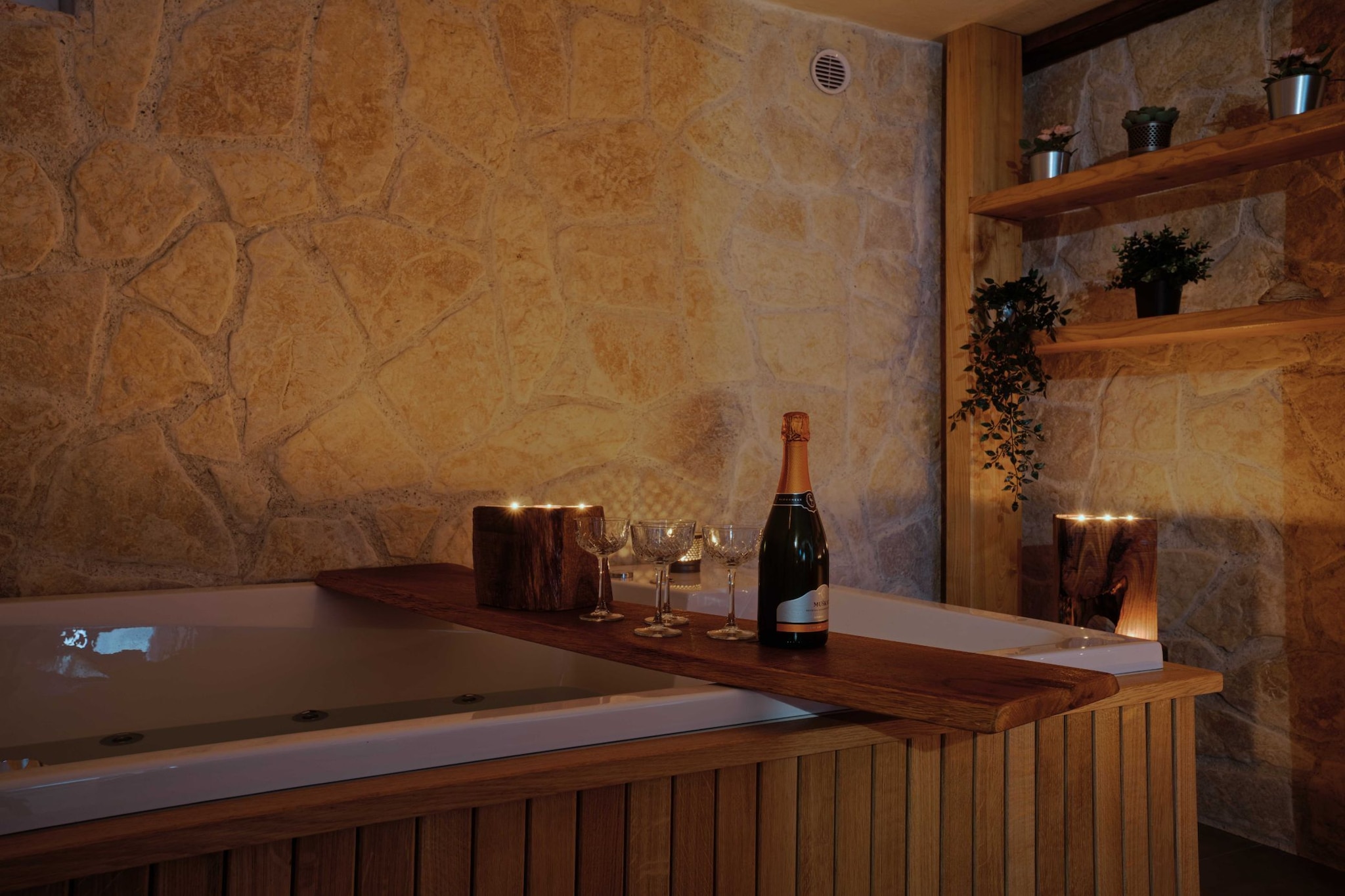 Serene and Radiant Retreat Apartments - One Bedroom Apartment with  Hot Tub-Badkamer