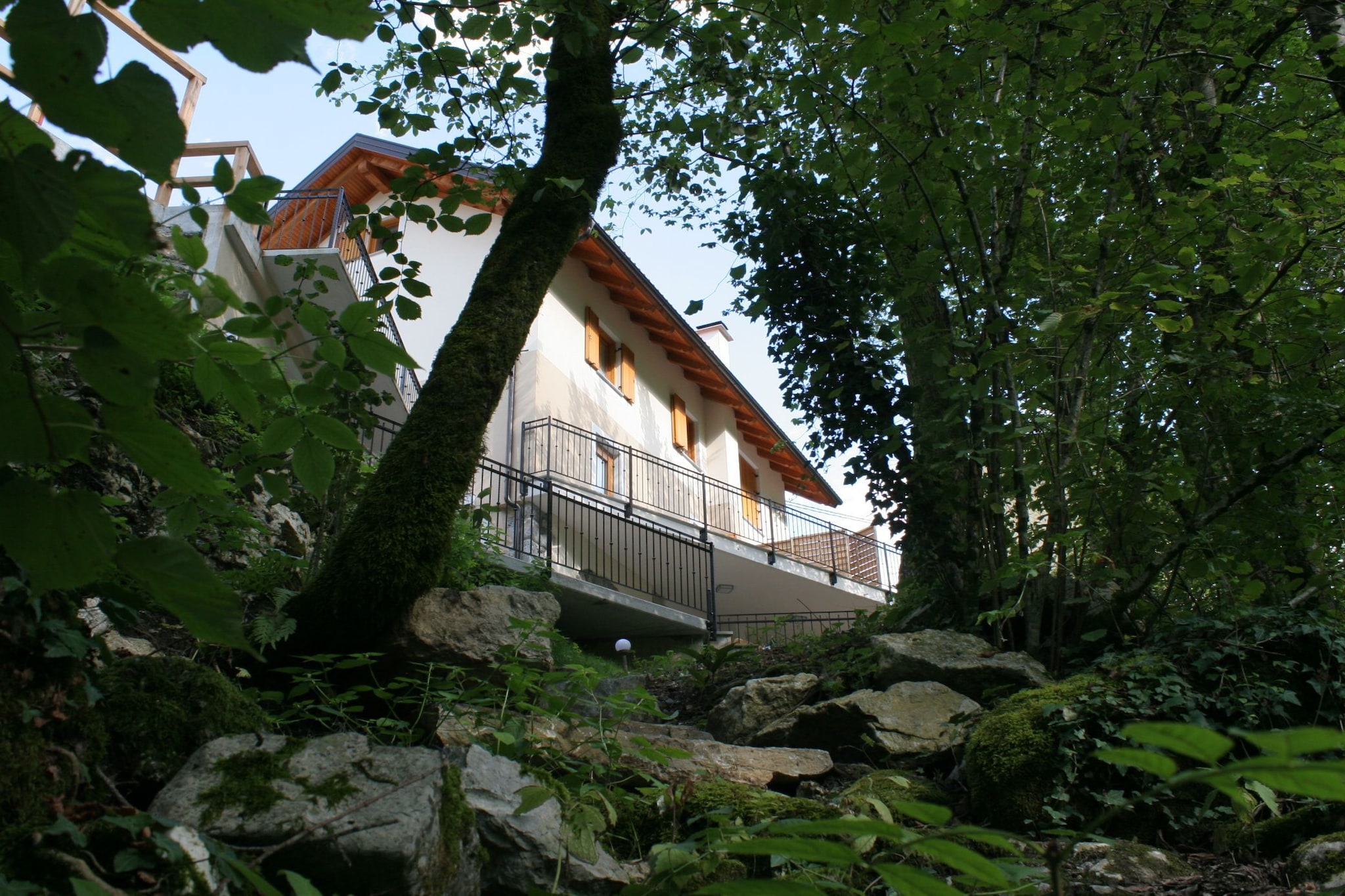 Riverside Rustic Ridge Apartments with Balcony - Three Bedroom Apartment with Balcony-Buitenlucht