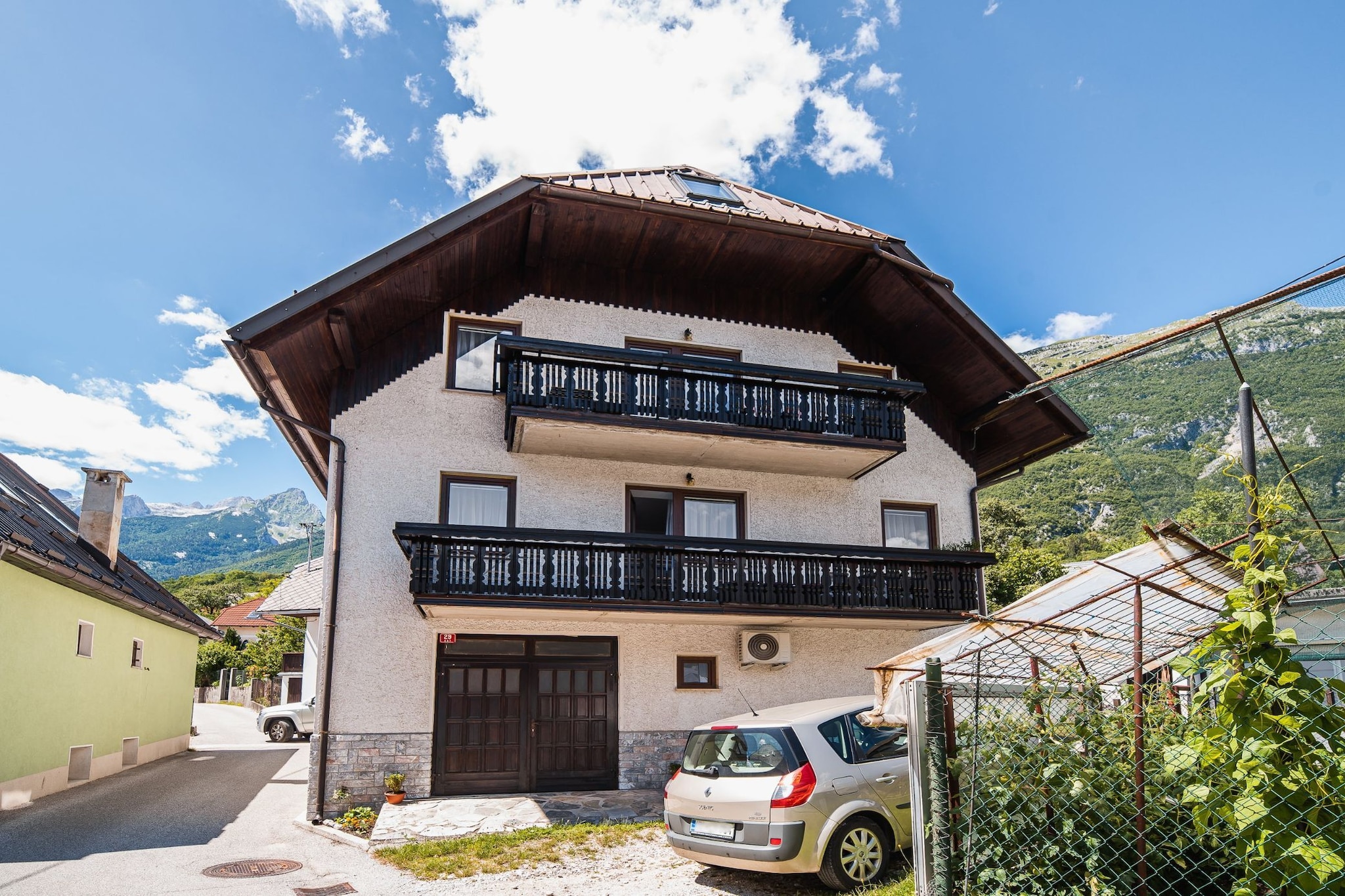 Mountain View Haven Apartments - One Bedroom Apartment  with Balcony-Extérieur
