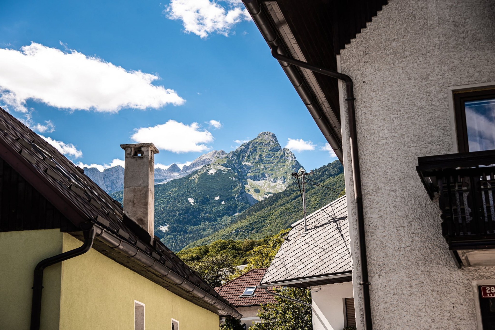 Mountain View Haven Apartments - One Bedroom Apartment  with Balcony-Extérieur
