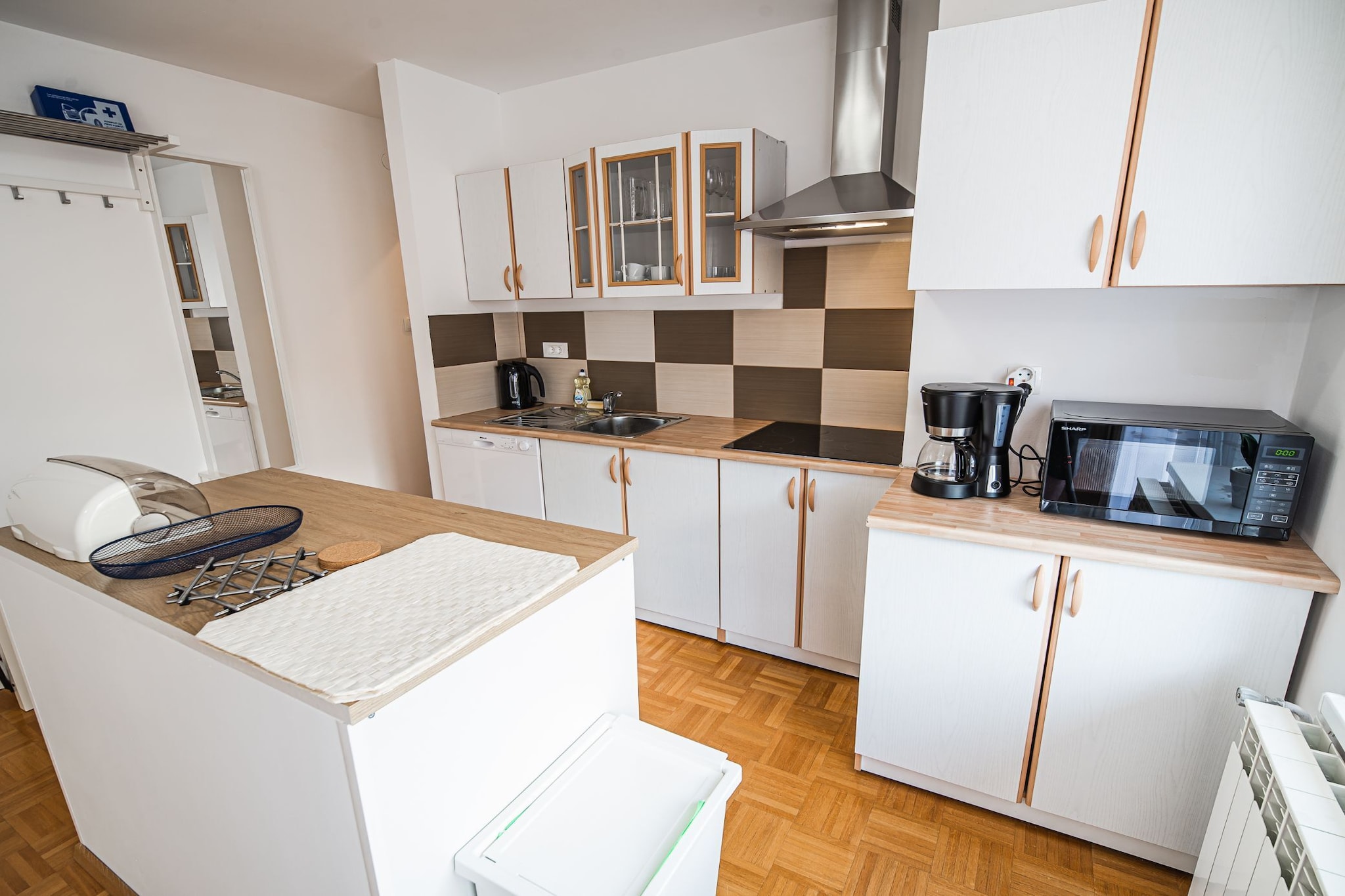 Mountain View Haven Apartments - One Bedroom Apartment  with Balcony-Cuisine