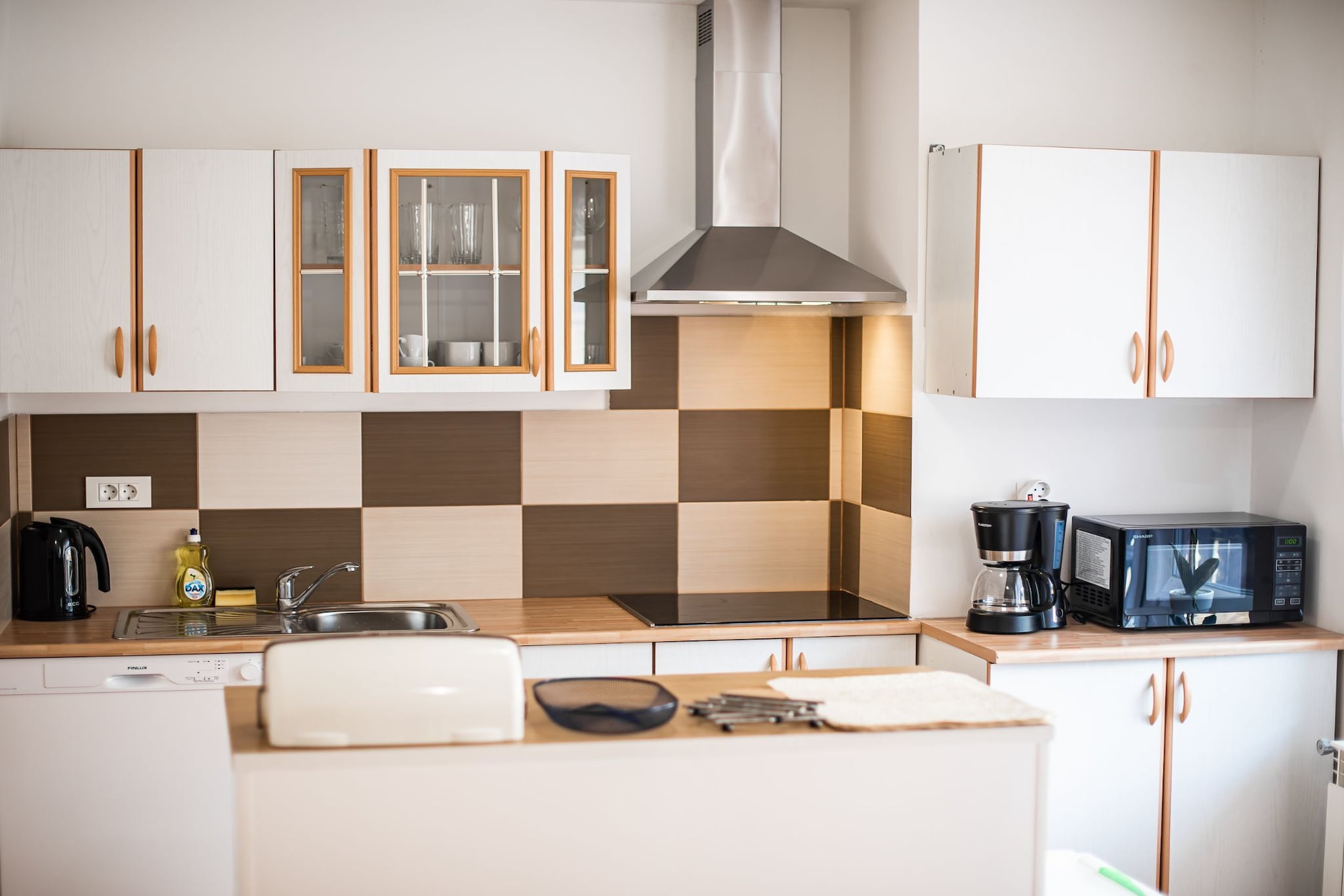 Mountain View Haven Apartments - One Bedroom Apartment  with Balcony-Cuisine