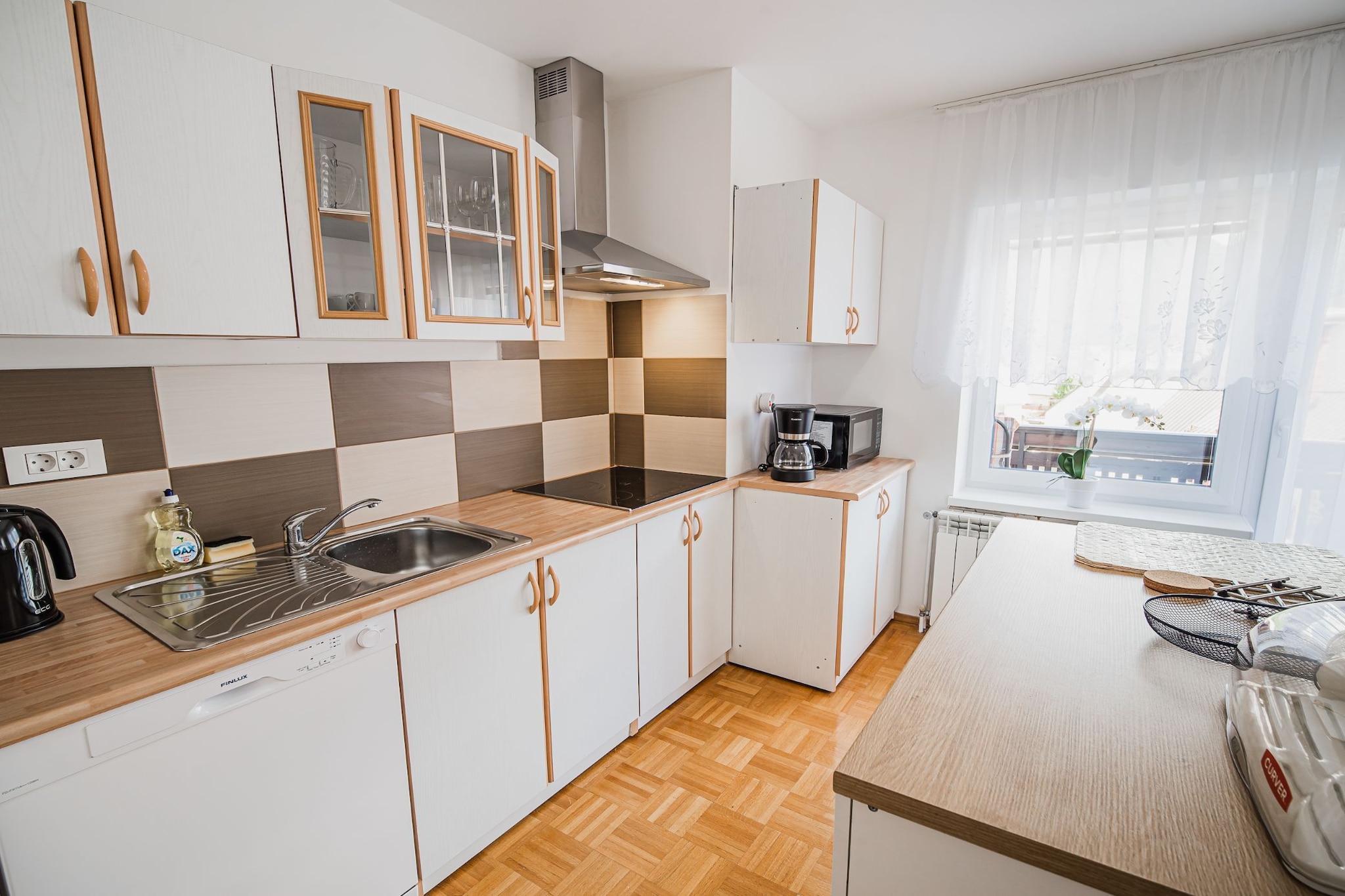 Mountain View Haven Apartments - One Bedroom Apartment  with Balcony-Cuisine