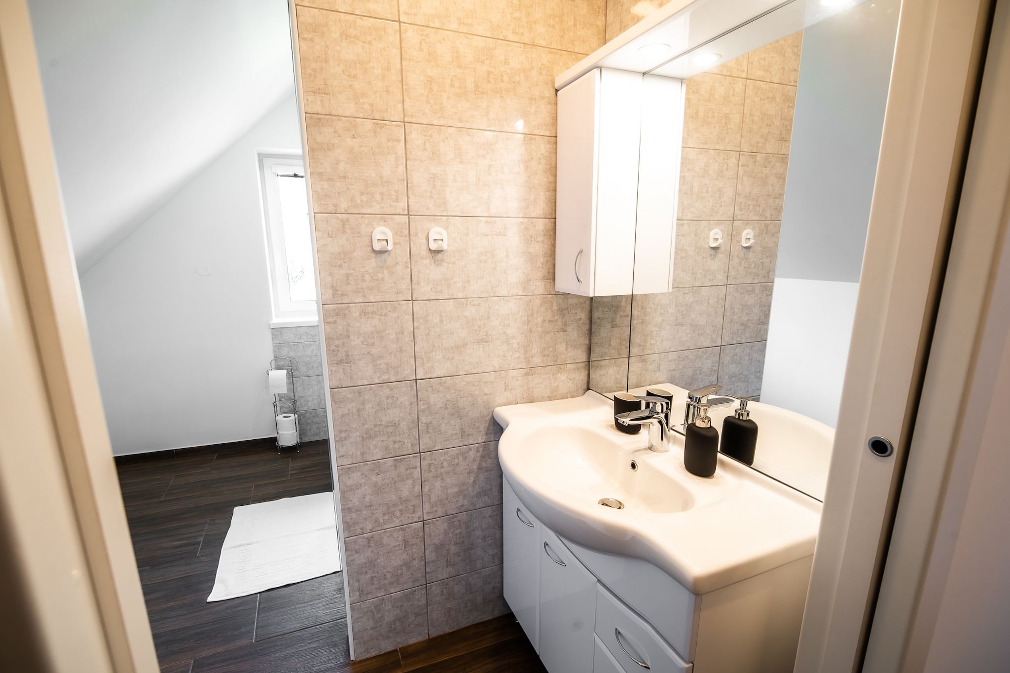 Mountain View Haven Apartments - One Bedroom Apartment  with Balcony-Salle de bain