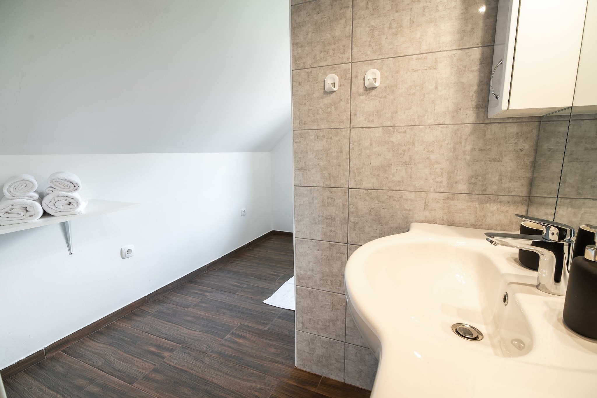 Mountain View Haven Apartments - One Bedroom Apartment  with Balcony-Salle de bain