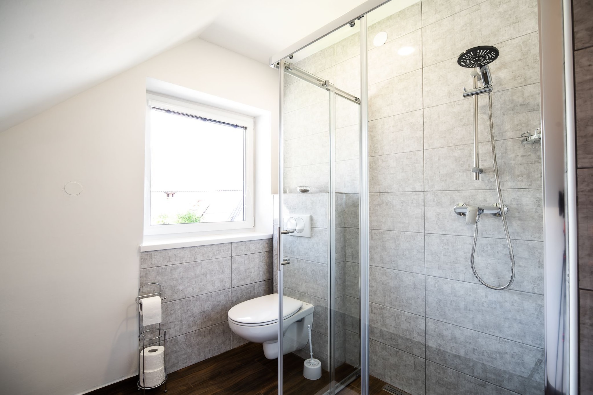 Mountain View Haven Apartments - One Bedroom Apartment  with Balcony-Salle de bain